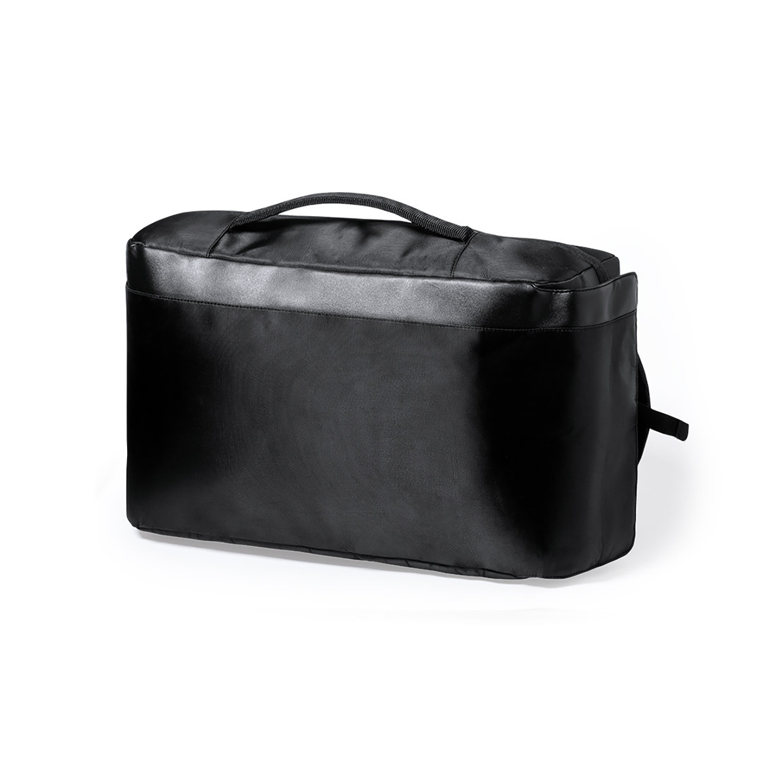 Una borsa nera per laptop con manico, su una superficie bianca.