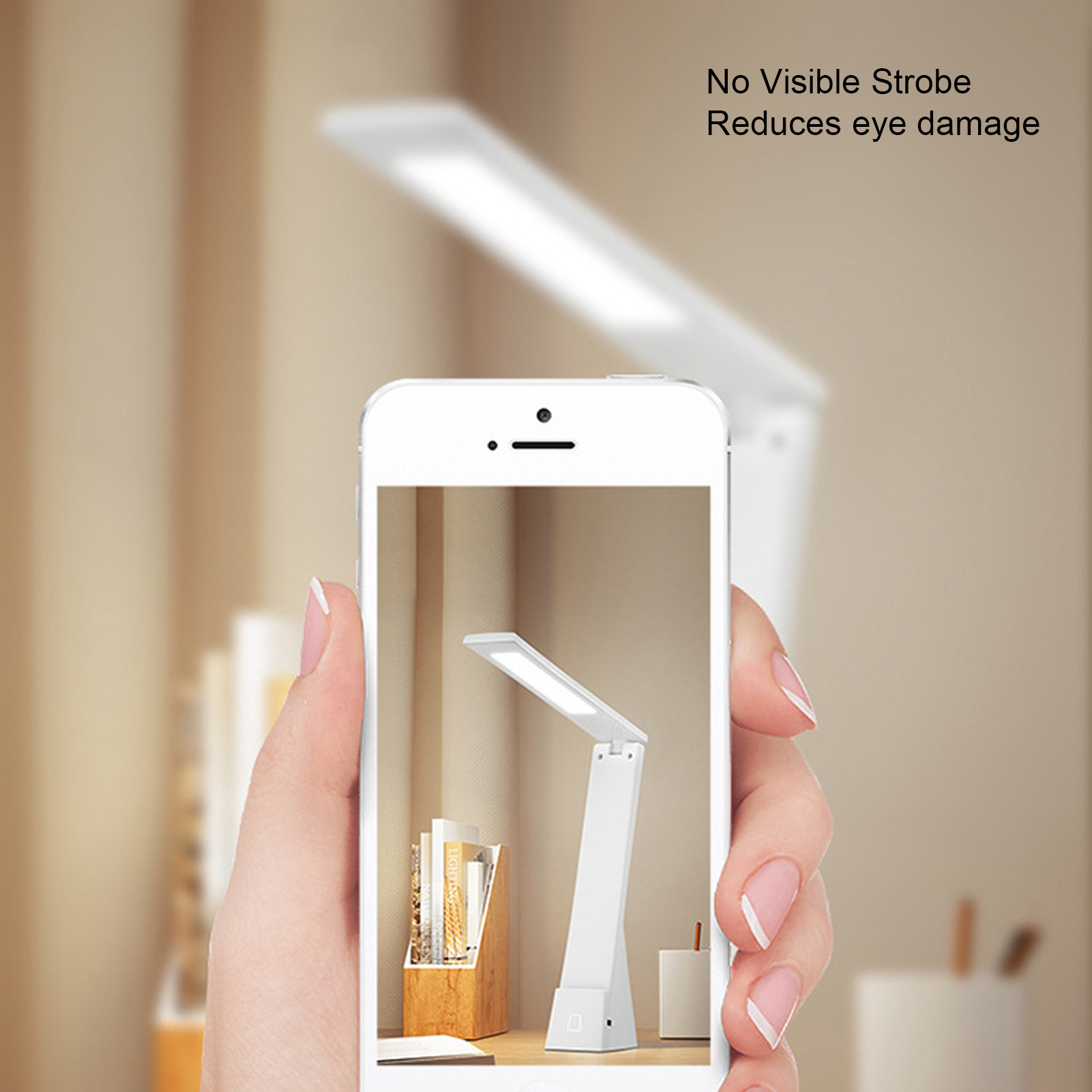Weiße Schreibtischlampe, Hand hält Telefon mit Lampe. Text: Kein sichtbarer Stroboskop reduziert Augenschäden.