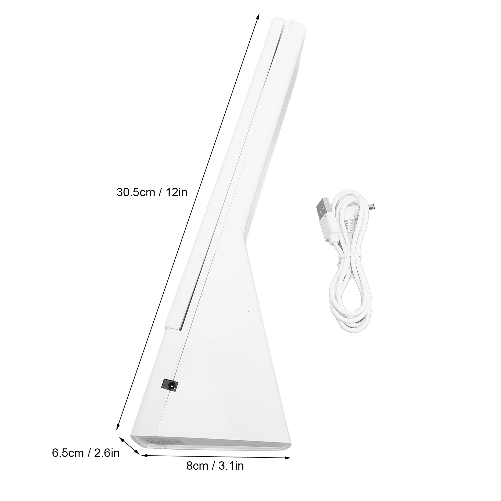 Eine weiße LED-Schreibtischlampe mit Maßangaben und einem USB-Kabel auf weißem Grund.