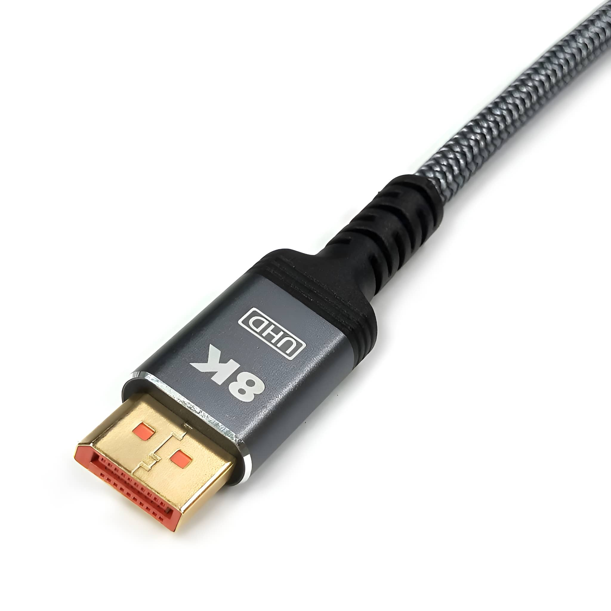 Ein graues 8K-HDMI-Kabel mit einem goldenen Stecker.