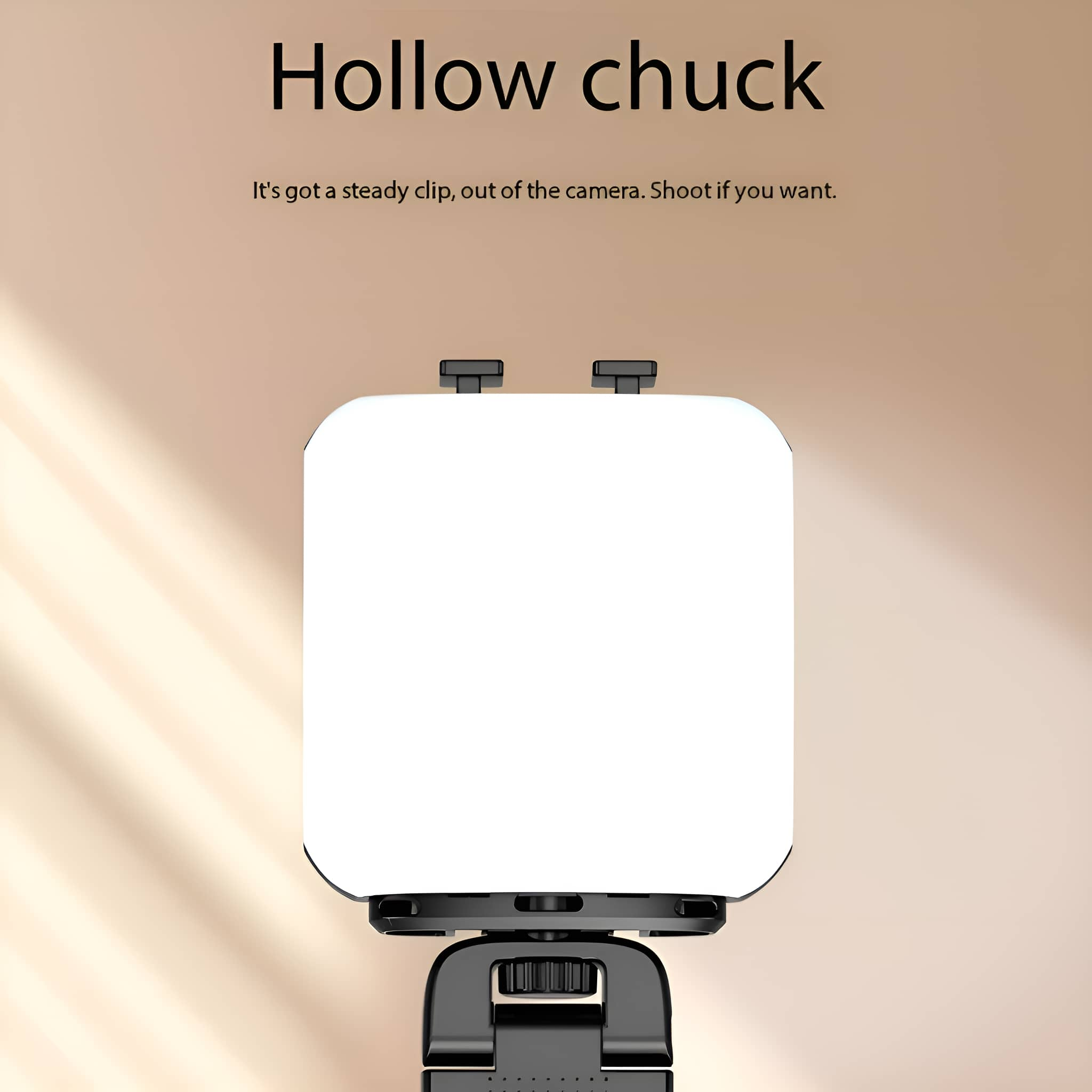 Ein weißes Licht mit schwarzem Sockel. Text oben lautet 'Hollow Chuck'. Der Hintergrund ist hellbraun.