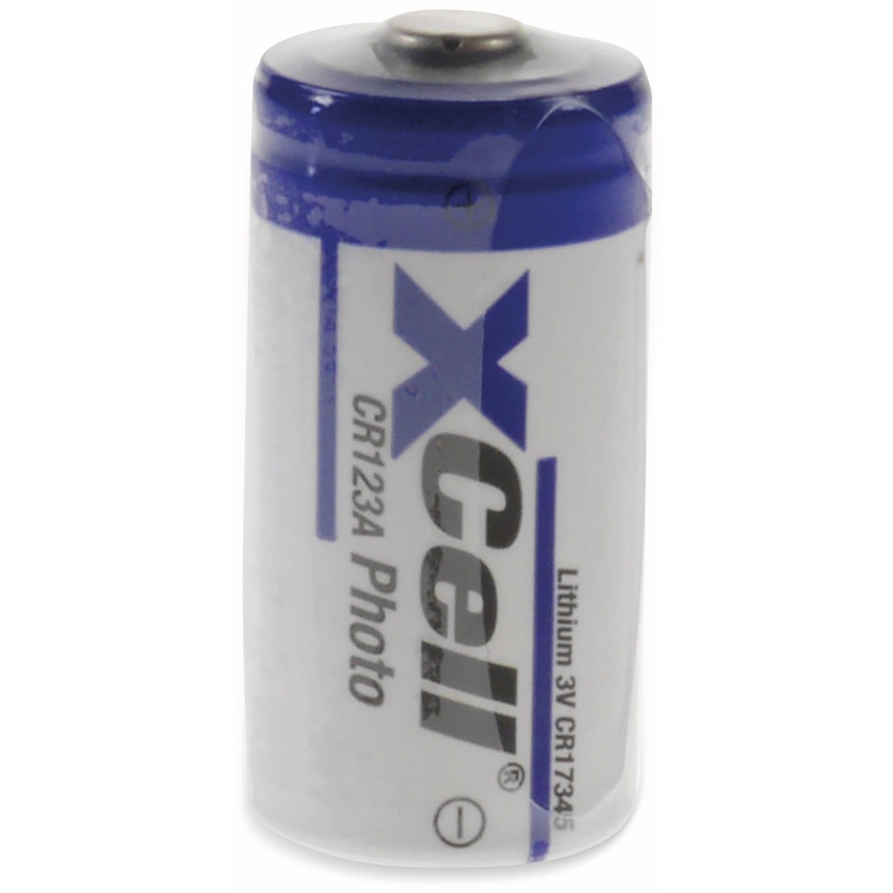 Eine zylindrische Batterie mit weißem und blauem Etikett, mit Xcell Logo.