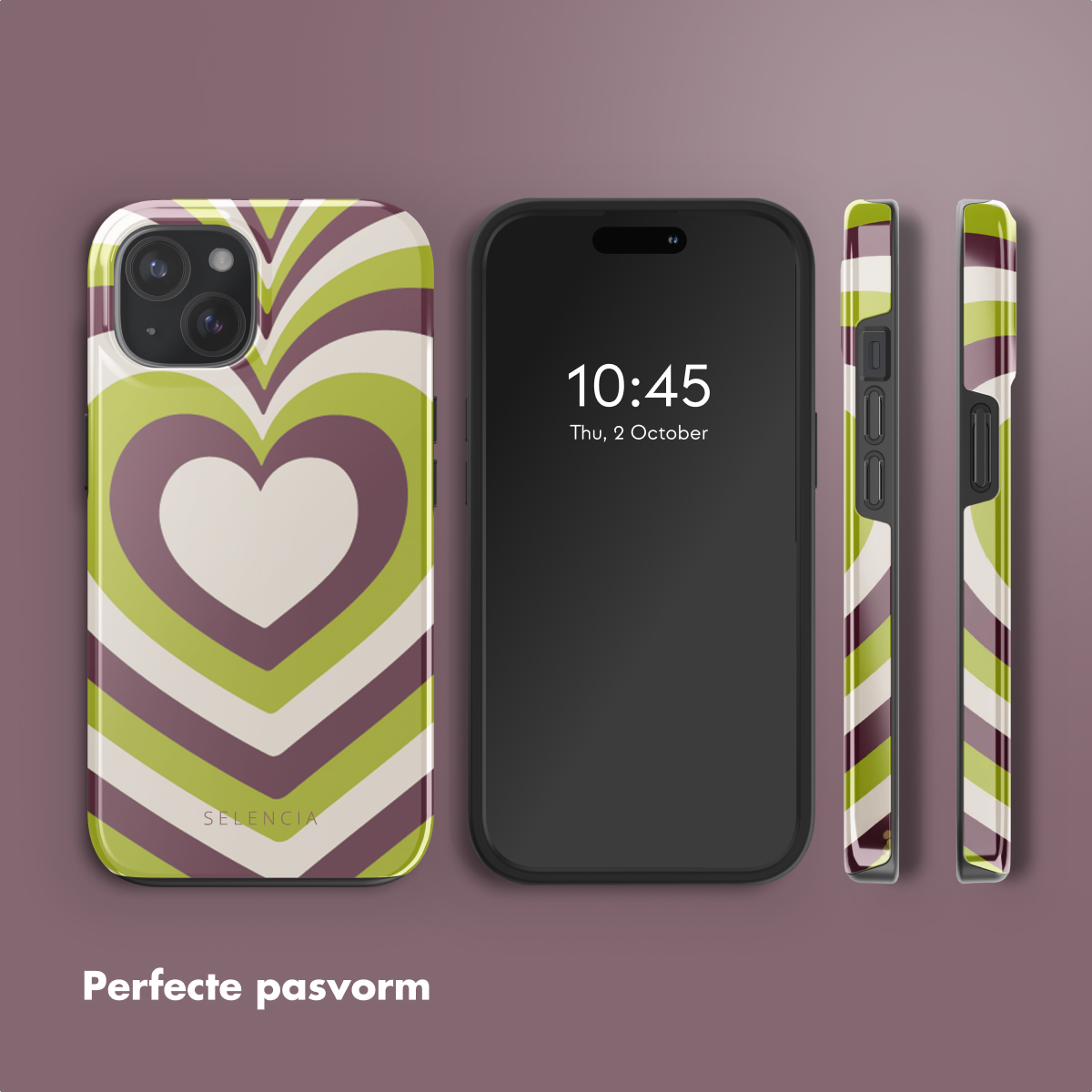 Een telefoon met een hartvormige hoes en twee andere telefoonhoesjes. Het scherm toont de tijd en datum.