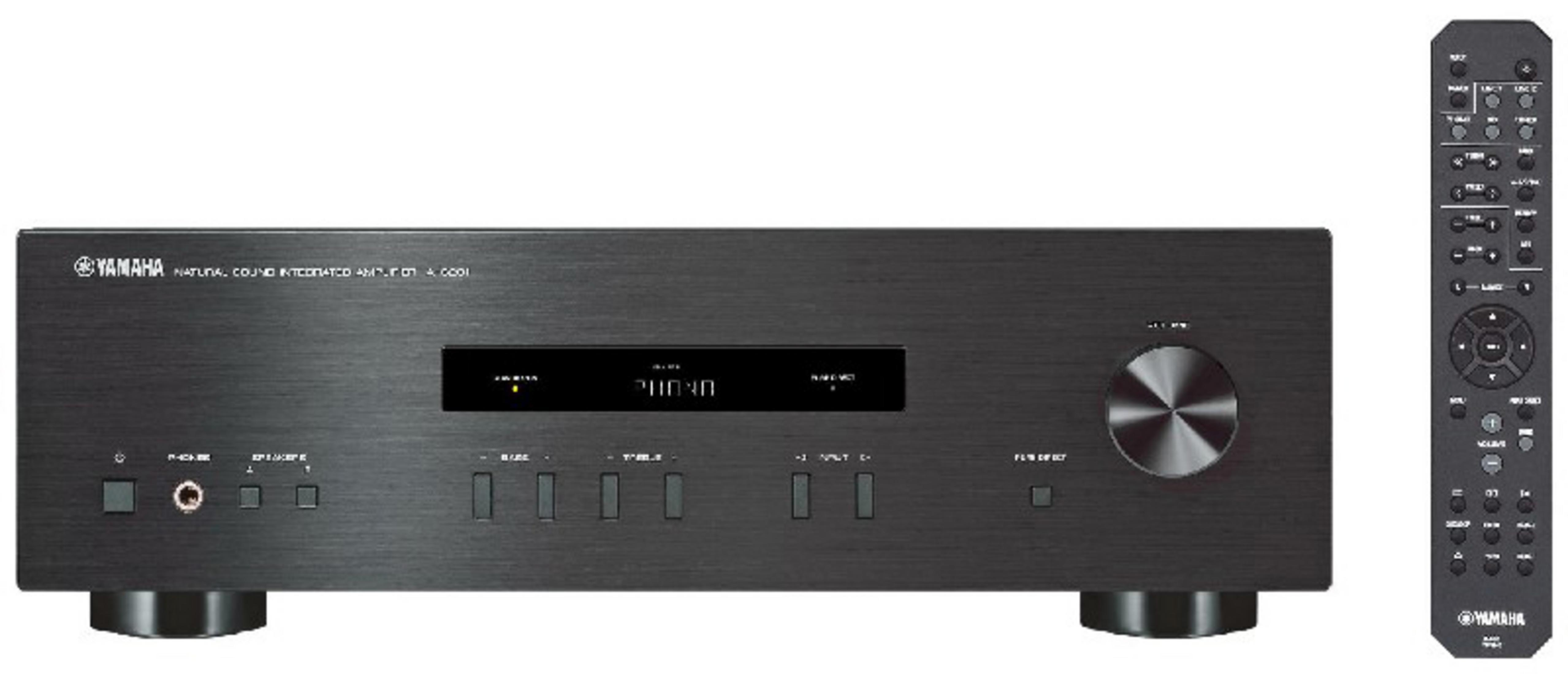 Dijital ekranlı ve uzaktan kumandalı siyah stereo alıcı. Yamaha markası.