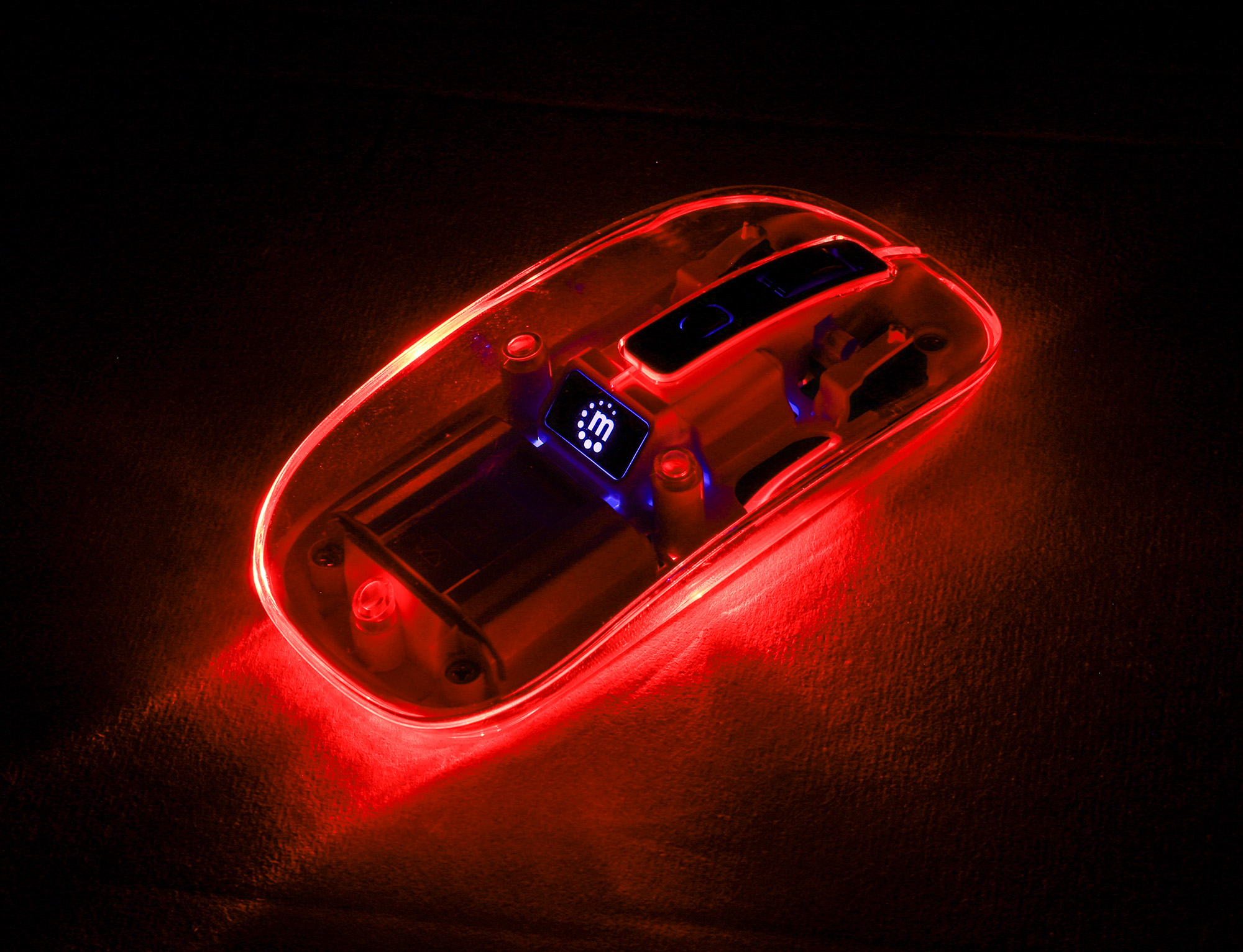 Przezroczysta mysz z czerwonym podświetleniem wewnętrznym, wyświetlająca logo na górze.