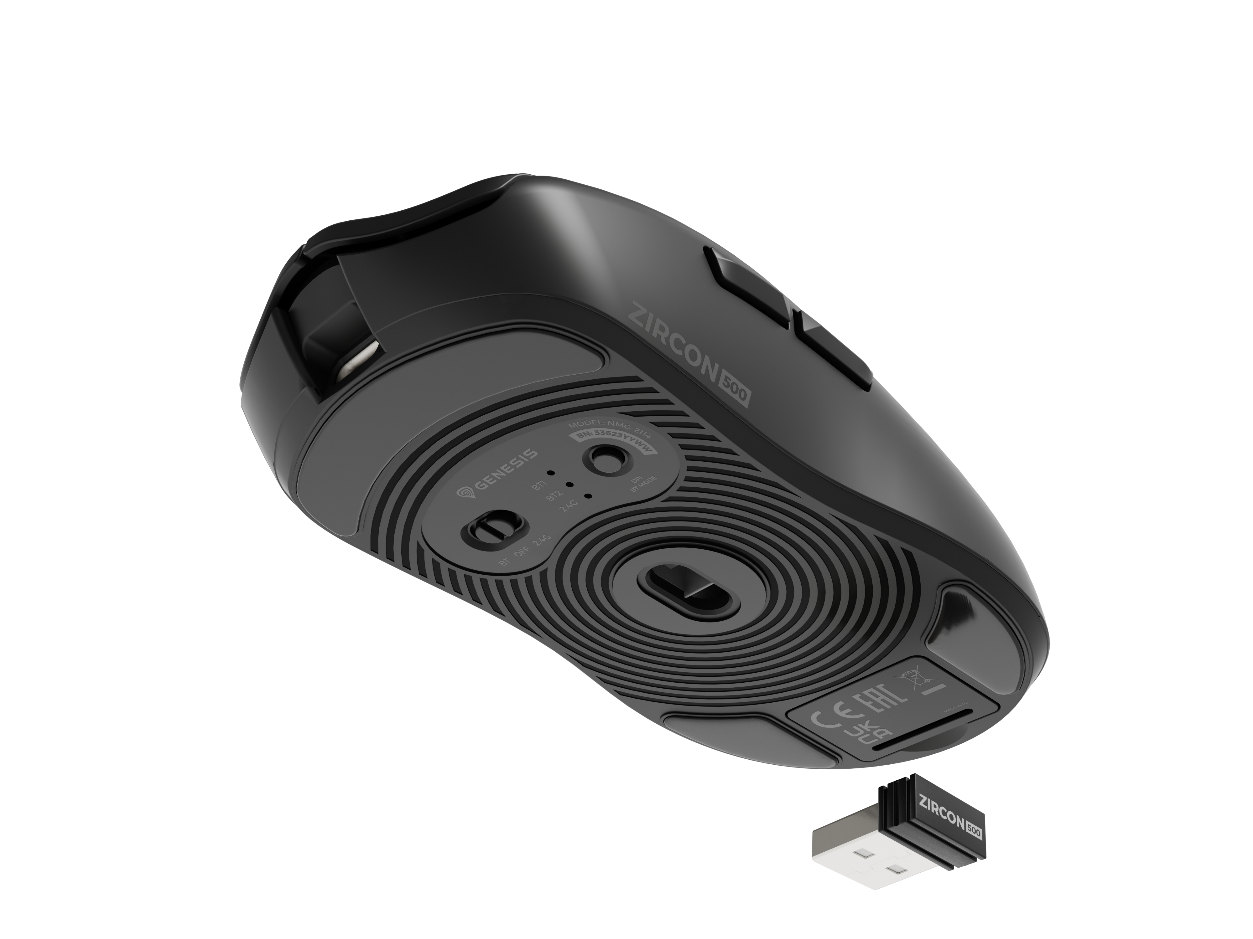 Zwarte gamingmuis, onderaanzicht met USB-ontvanger. Witte achtergrond.