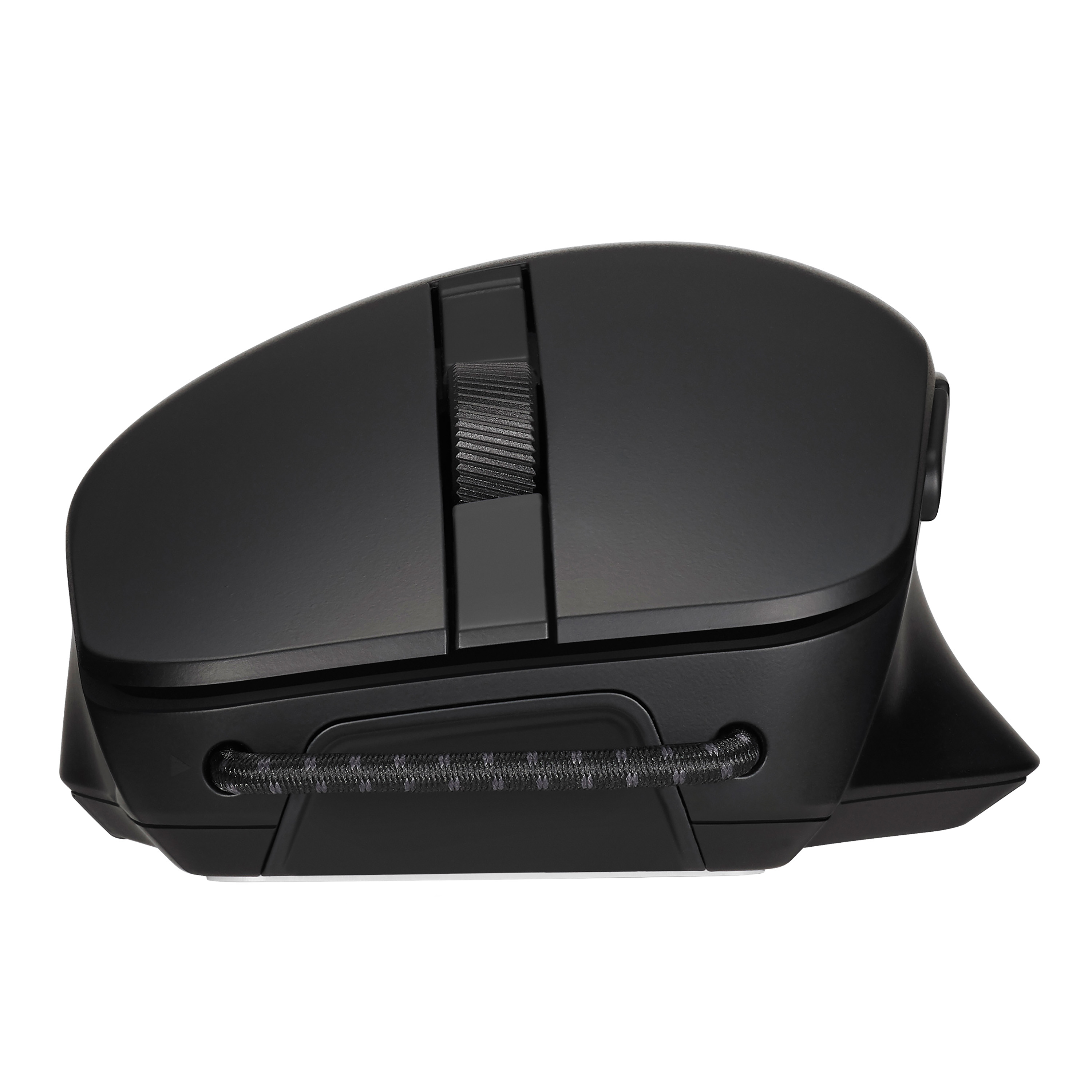 Un mouse nero con connessione cablata. Ha una rotella e pulsanti laterali. Il design è ergonomico.