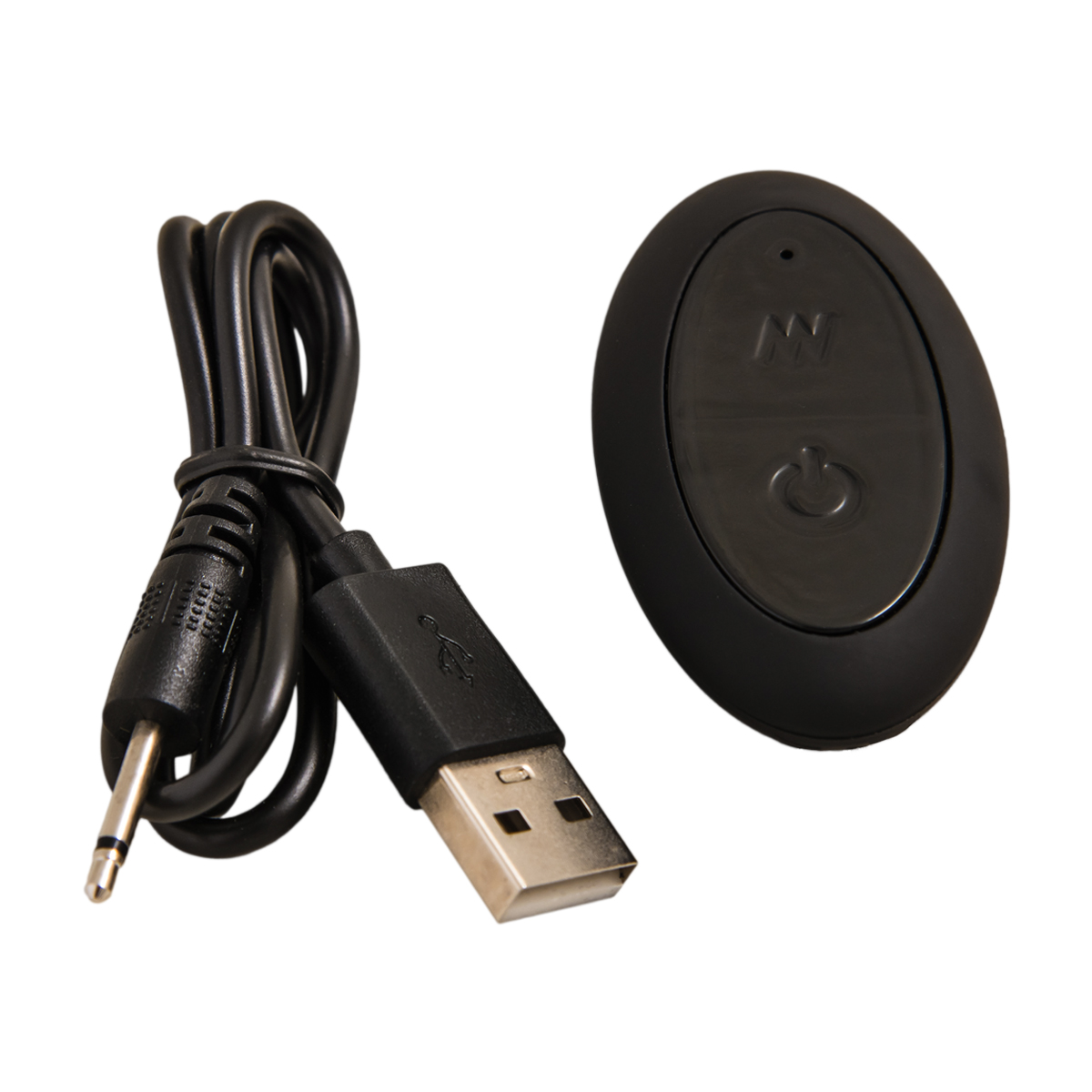 Schwarzes USB-Kabel und eine Fernbedienung mit Tasten und einem Ein-/Ausschalter. Weißer Hintergrund.