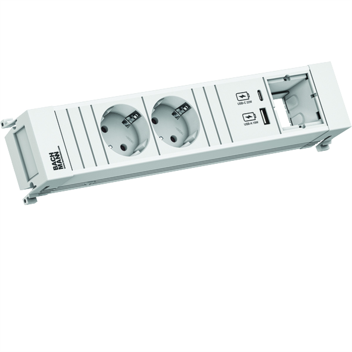 Een witte stekkerdoos met stopcontacten, USB-poorten en een Bachmann-logo, op een witte achtergrond.