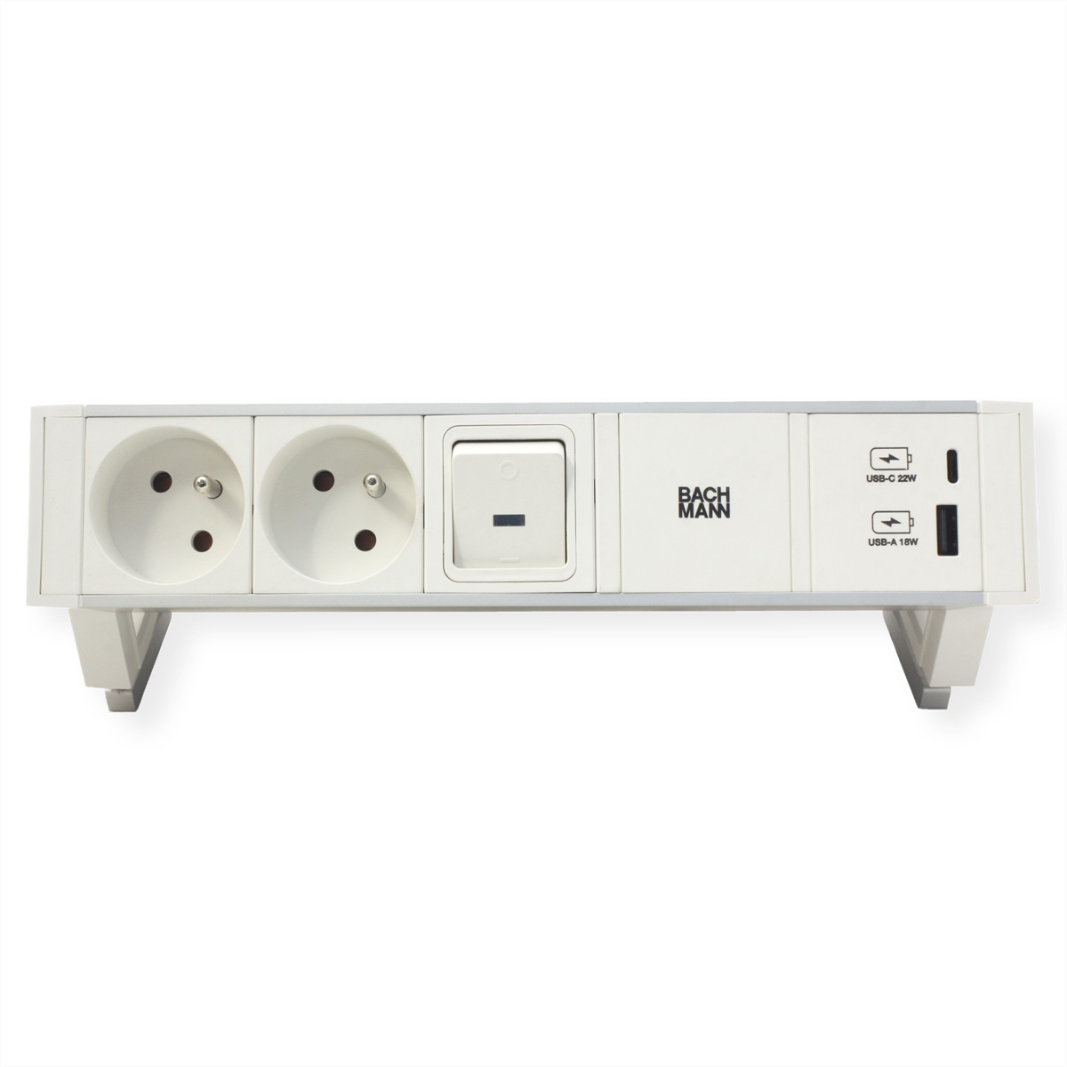 Witte stopcontact met twee stopcontacten, schakelaar, USB-poorten en Bachmann-label.