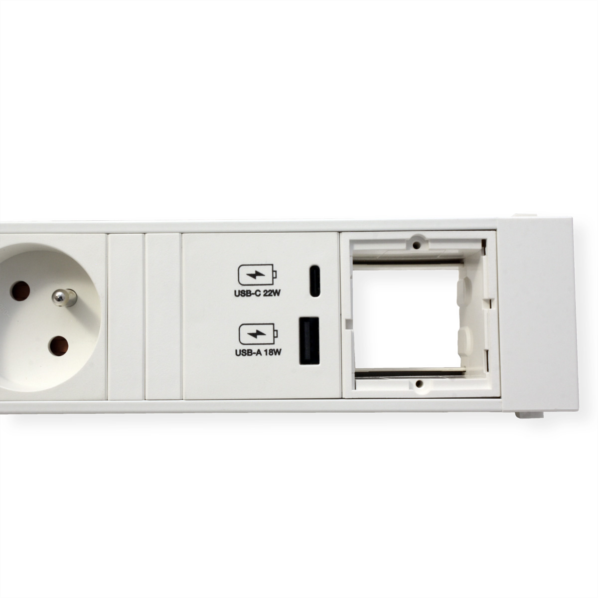Eine weiße Steckdosenleiste mit Steckdosen, USB-Anschlüssen und offenem Fach.