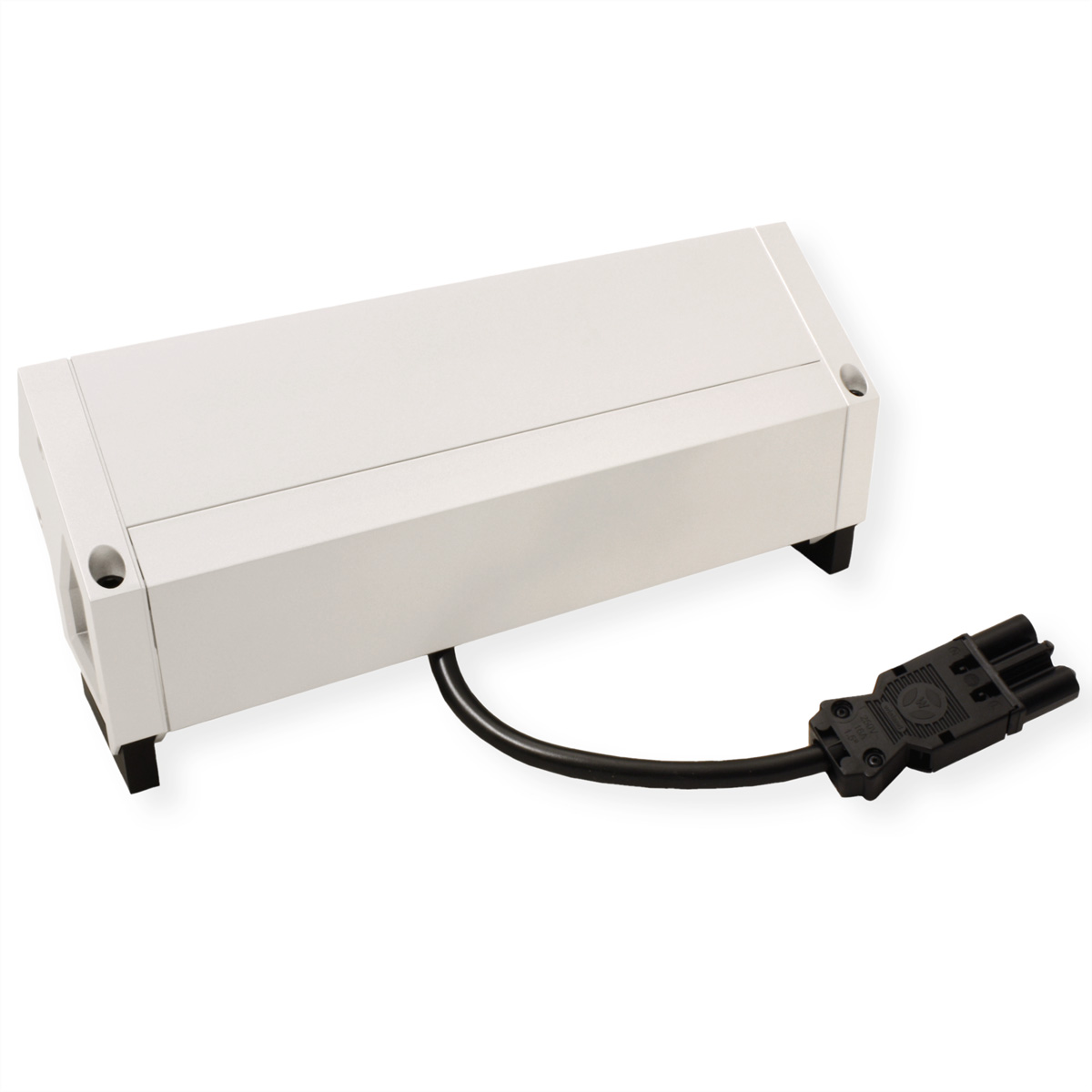 Witte stekkerdoos met zwarte kabel en connector, op een witte achtergrond.