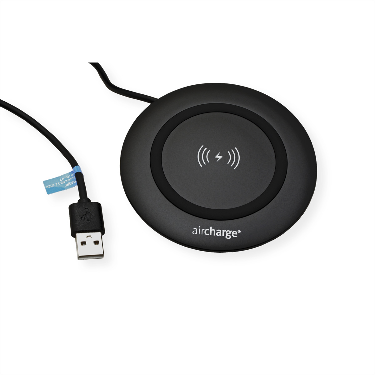 Chargeur sans fil circulaire noir avec un câble USB, marque aircharge, sur fond blanc, vue de dessus.
