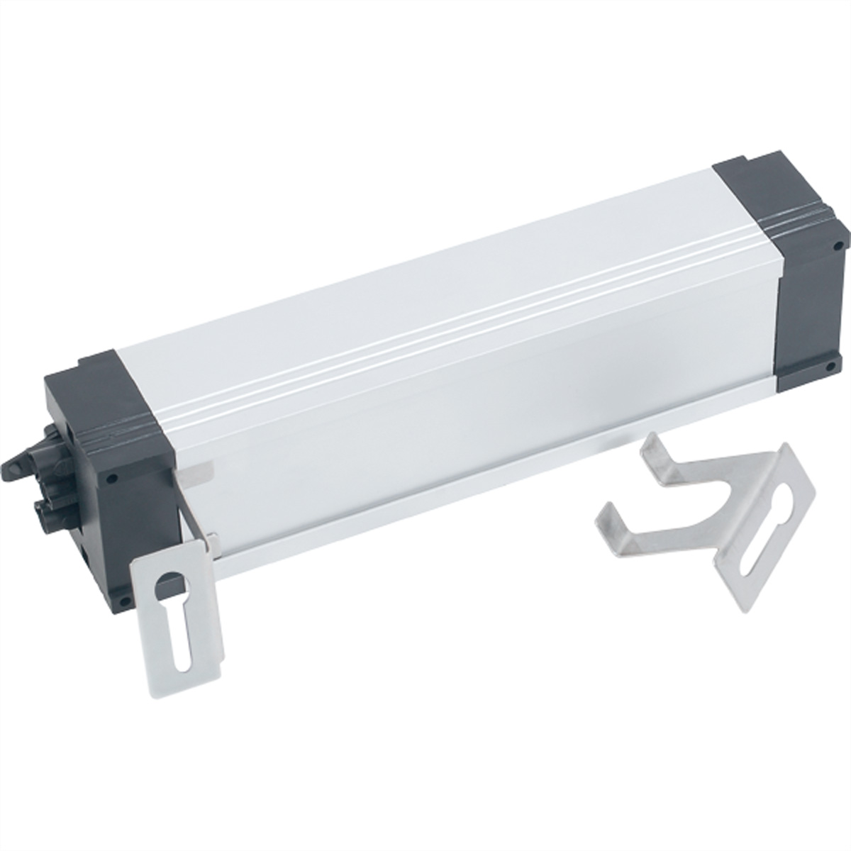 Bloc d'alimentation argenté et gris foncé avec supports de montage. Isolé sur fond blanc.