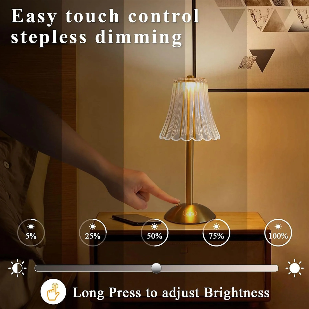 Tischlampe mit einer Hand, die die Helligkeit einstellt.