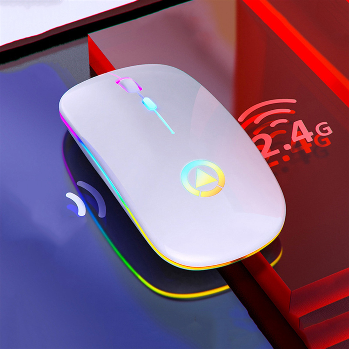 Weiße kabellose Maus mit einem farbenfrohen Lichtstreifen. Verfügt über ein 2,4G-Logo und eine rot-blaue Oberfläche.