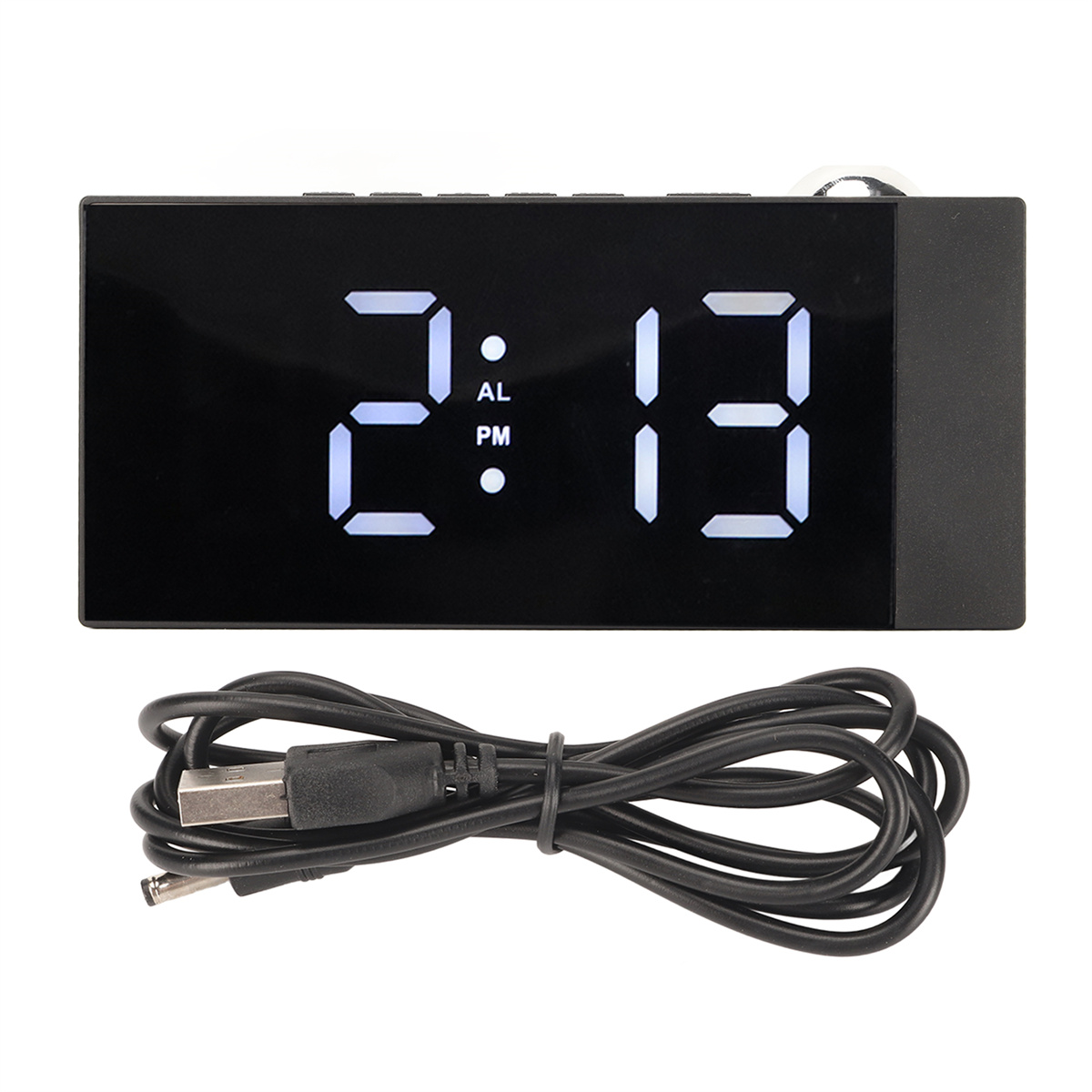 Eine schwarze Digitaluhr zeigt 14:13 Uhr an. Unter der Uhr liegt ein USB-Kabel.