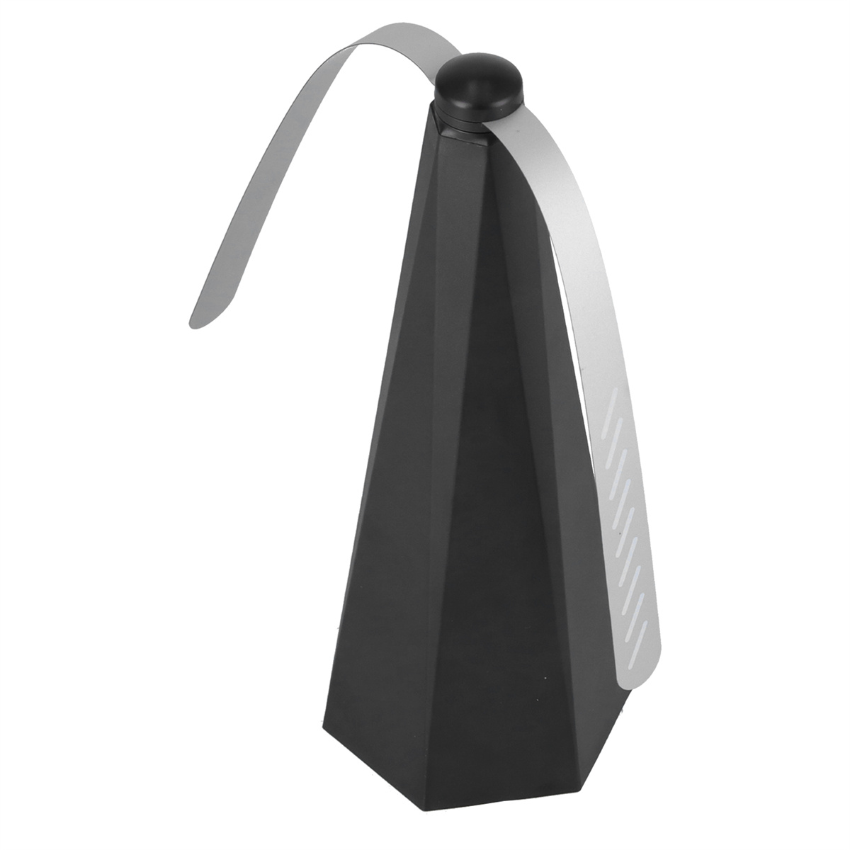 Schwarzer und silberner Fliegenventilator. Es ist eine schwarze, dreieckige Basis mit einer silbernen Lüfterflügel.