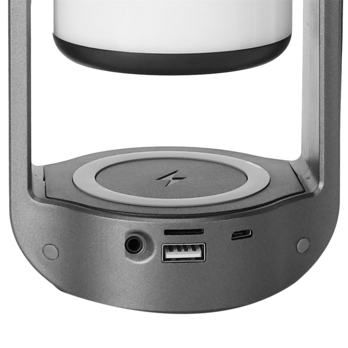 Graue Lampenbasis mit Ladepad, SD-Karte, USB-Anschluss und Licht oben, vor weißem Hintergrund.