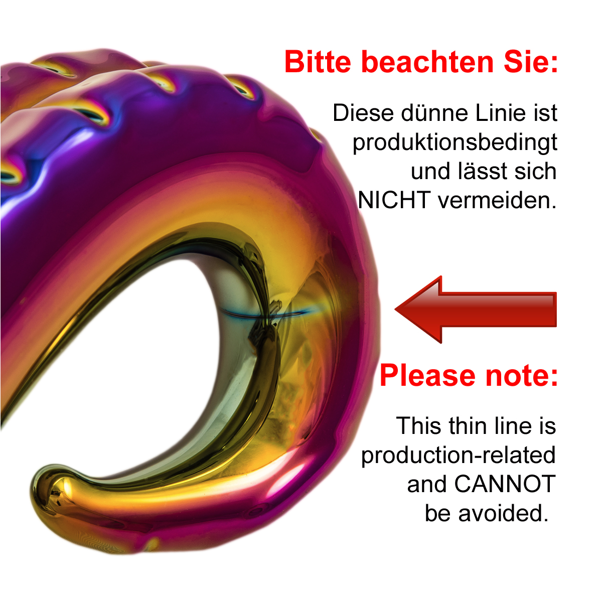 Abstraktes, glänzendes, irisierendes Objekt mit rotem Pfeil und Text auf Deutsch und Englisch.
