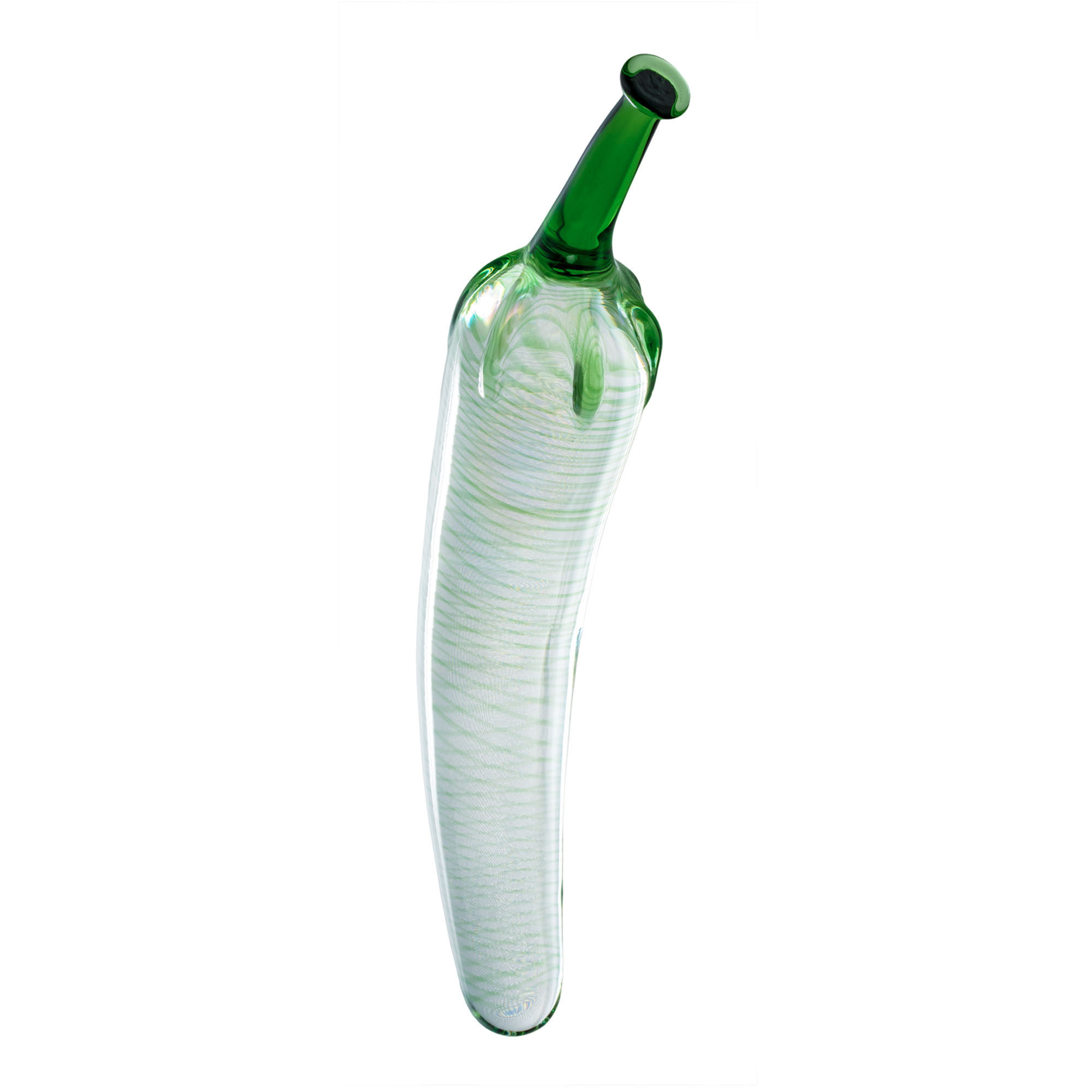 Grüne Glas-Chilischoten-Flasche mit weißem, strukturiertem Innenraum, isoliert auf Weiß.