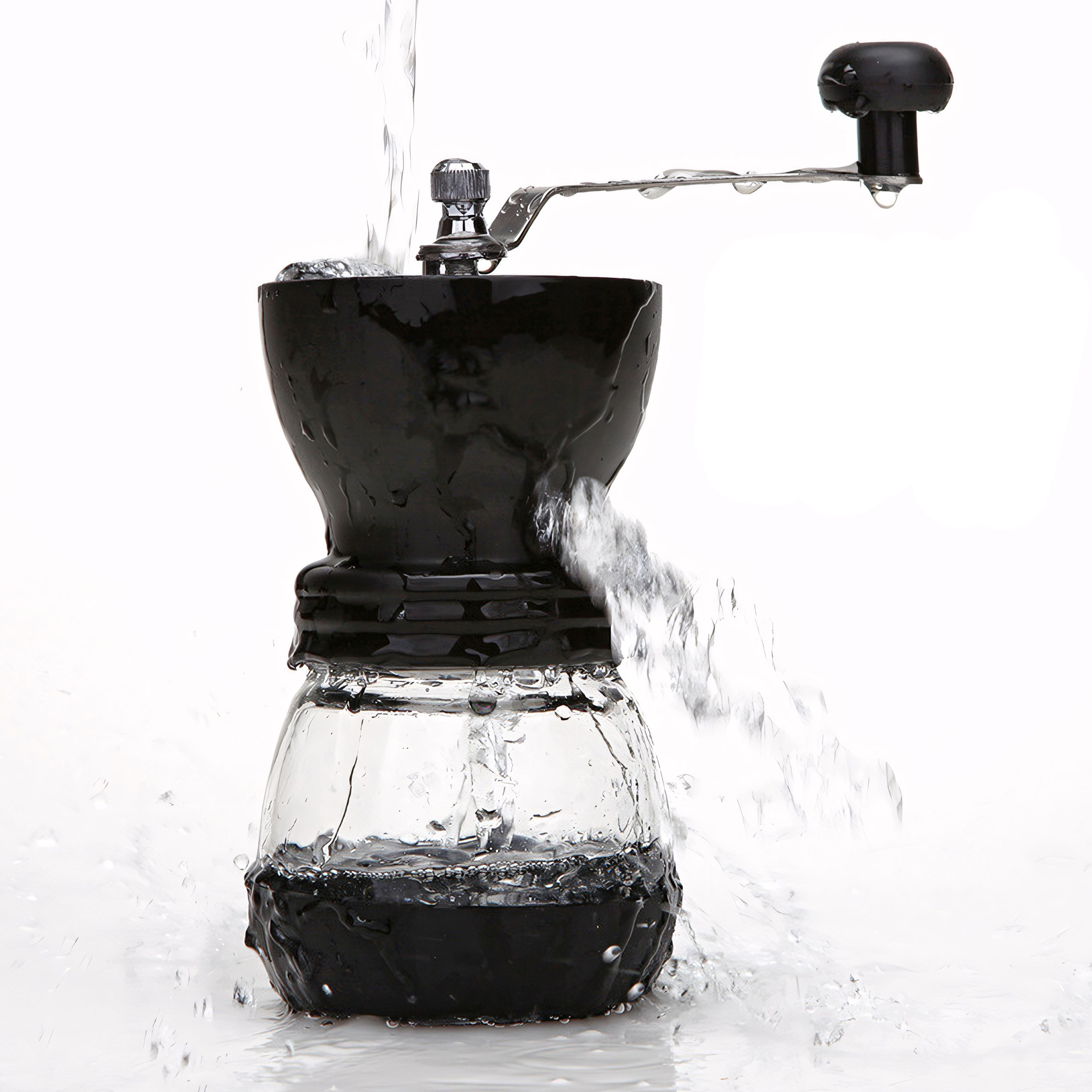 Macinacaffè nero con acqua che scorre. Barattolo di vetro e manico in acciaio inox.