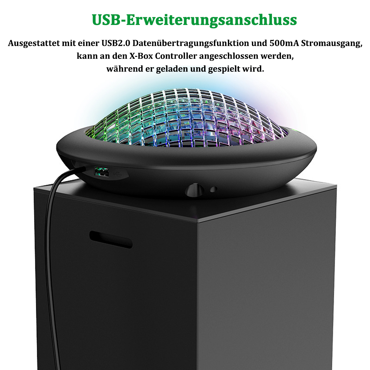 Ein schwarzes, rundes Gerät mit einem farbenfrohen Gitter obenauf sitzt auf einem schwarzen Würfel. Ein Kabel verbindet es.