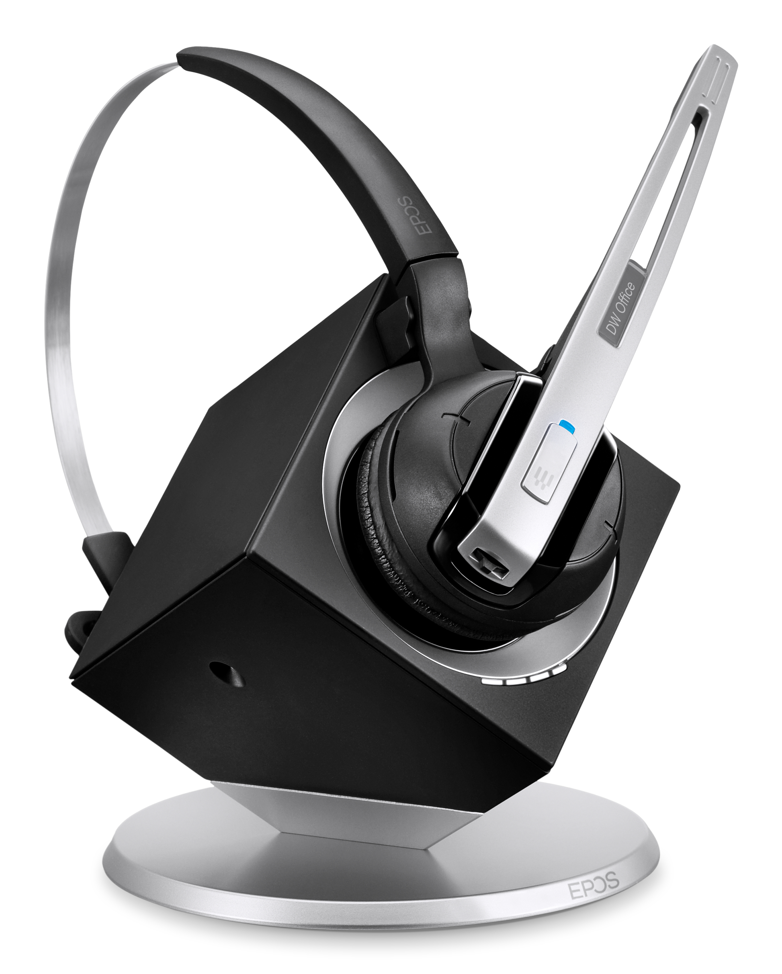 Schwarzes Headset mit silbernem Mikrofon auf schwarzer Basis und silbernem Ständer.