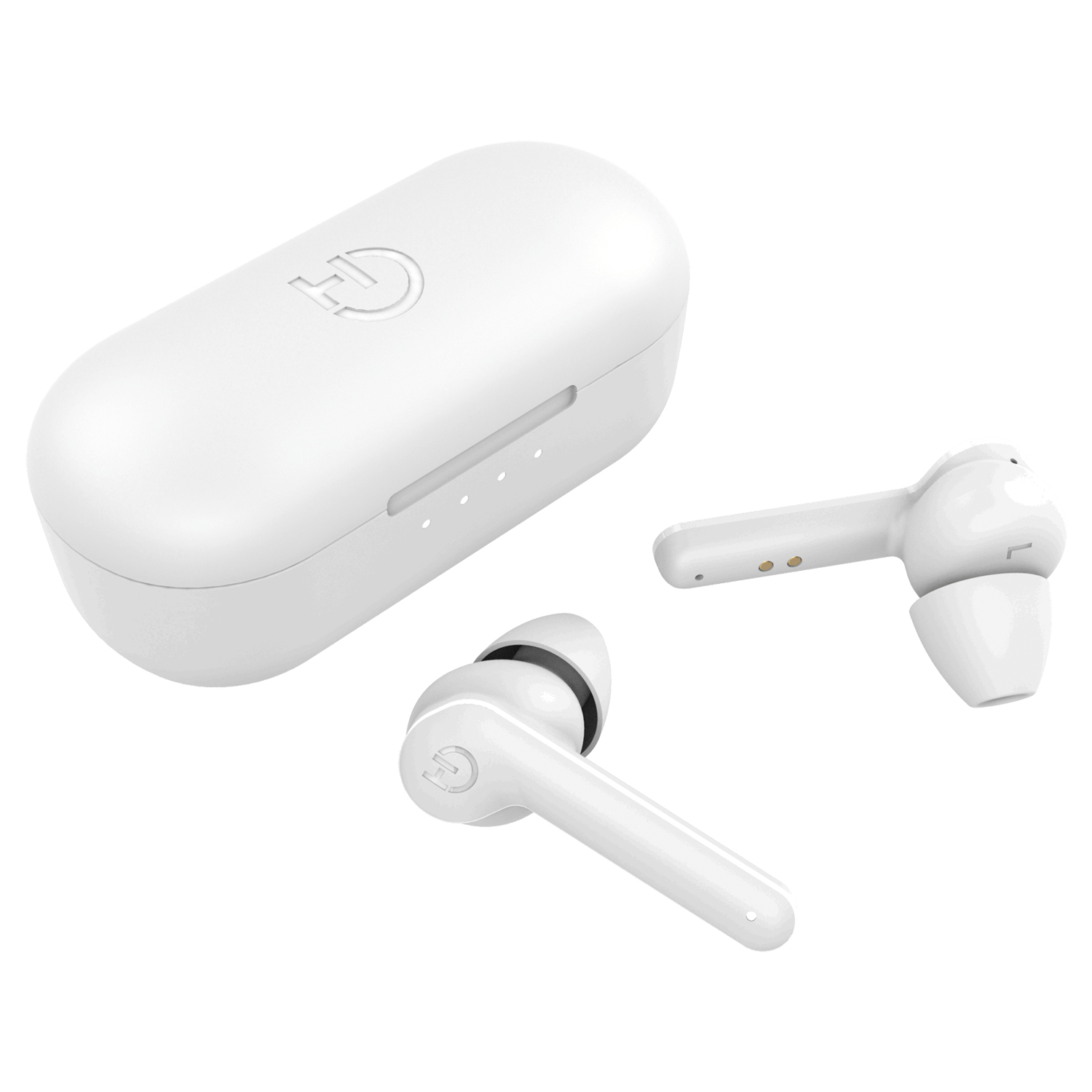 Auricolari wireless bianchi e custodia di ricarica su una superficie bianca. Gli auricolari hanno un logo.