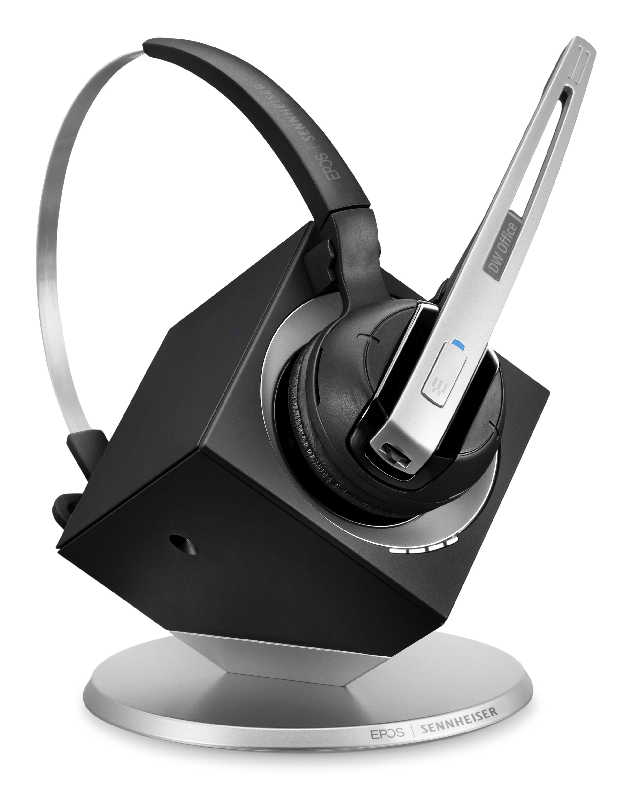 Auriculares EPOS Sennheiser negros y plateados sobre un soporte plateado. El auricular está conectado a un cubo.