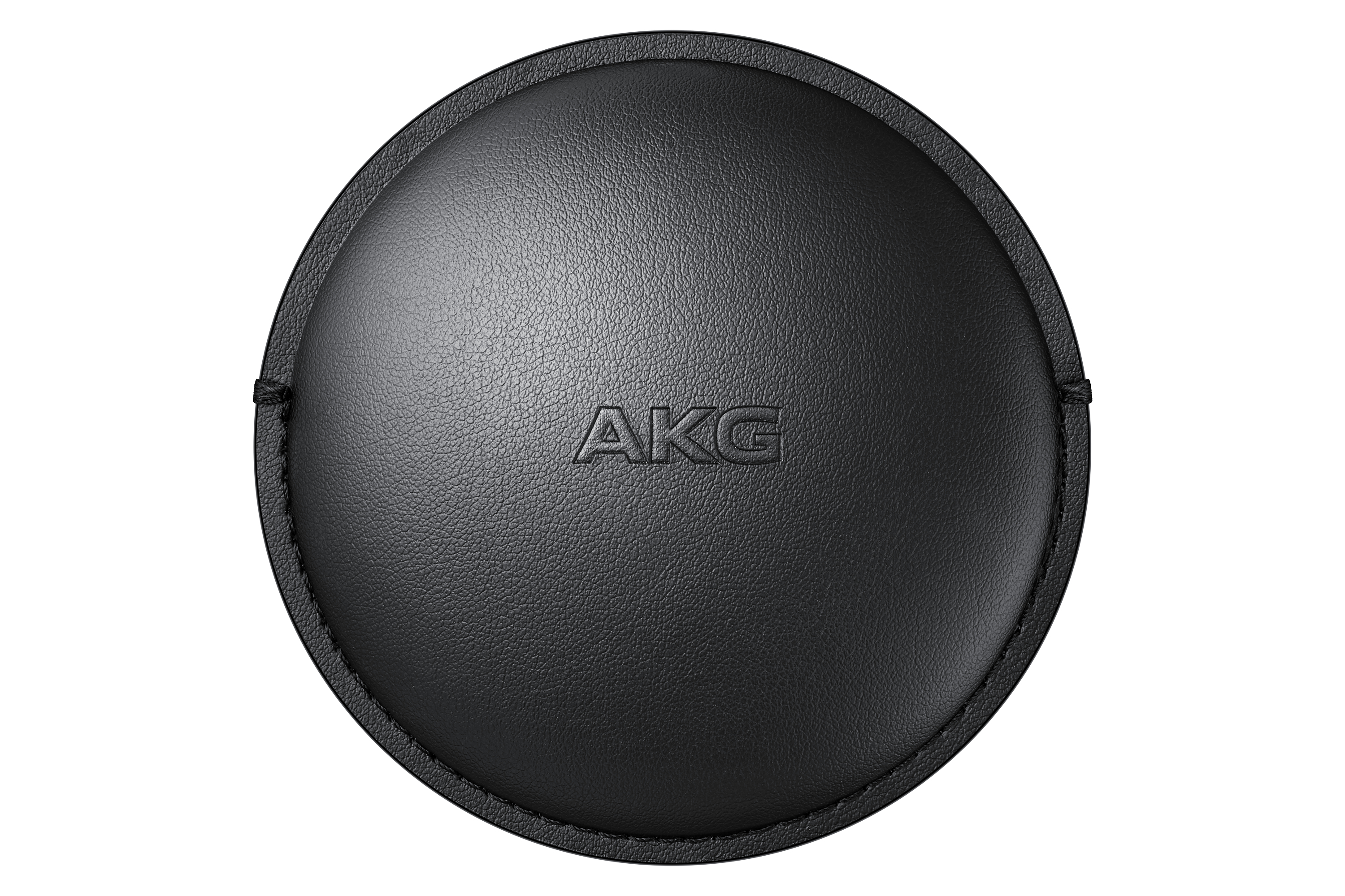 Custodia per cuffie nera con logo AKG in rilievo. Vista dall'alto su bianco.
