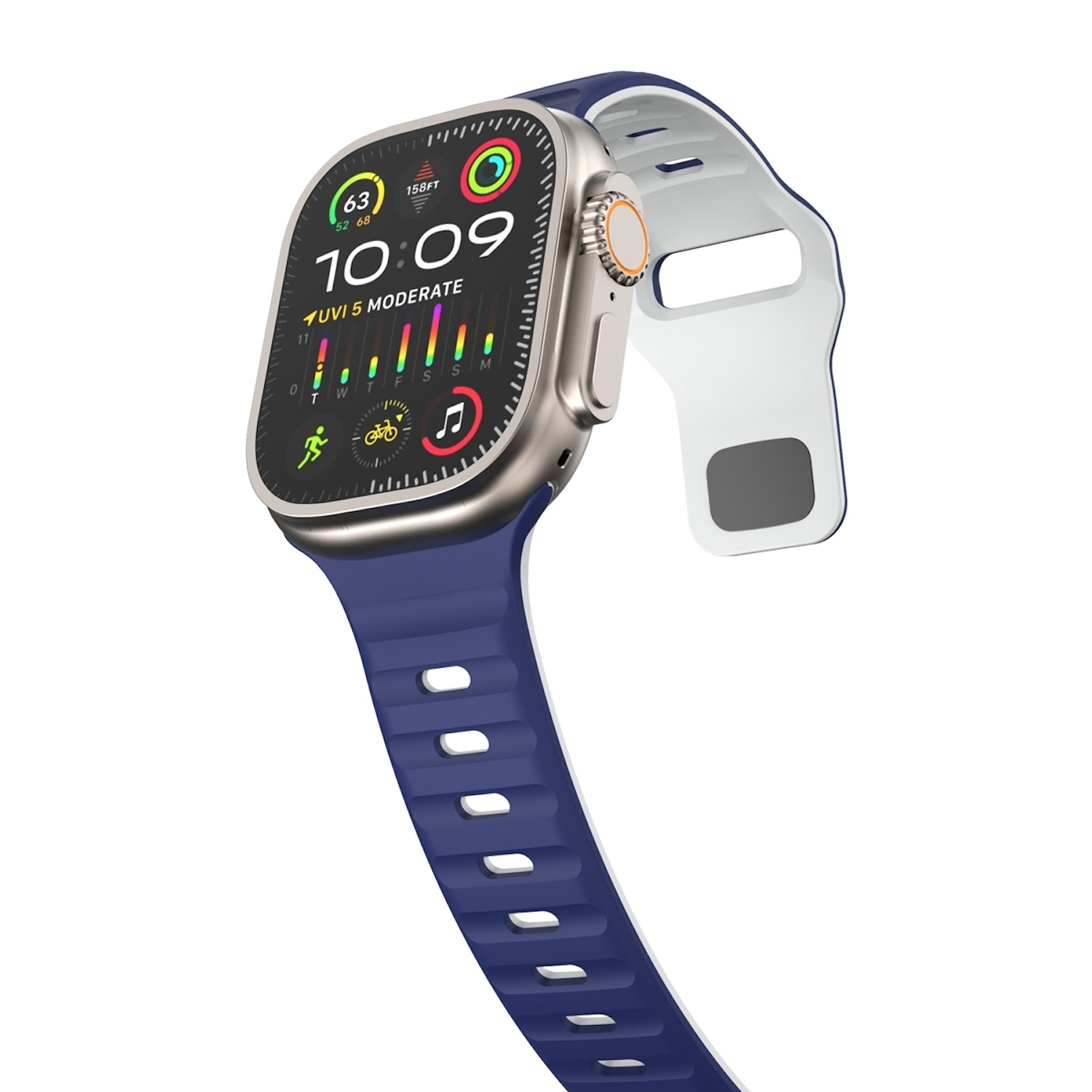 Apple Watch Ultra. Blaues Armband, goldenes Gehäuse. Anzeige zeigt Zeit und Metriken. Weißer Hintergrund.