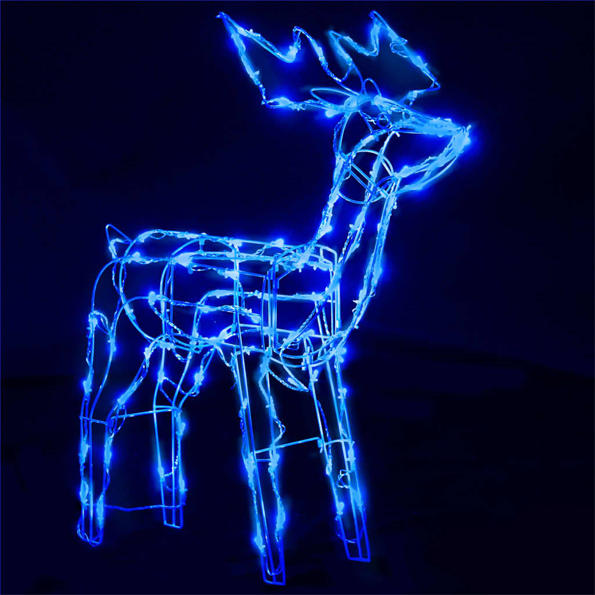 Blau leuchtende Drahtgerüst-Rentier-Dekoration, auf dunklem blauem Hintergrund.