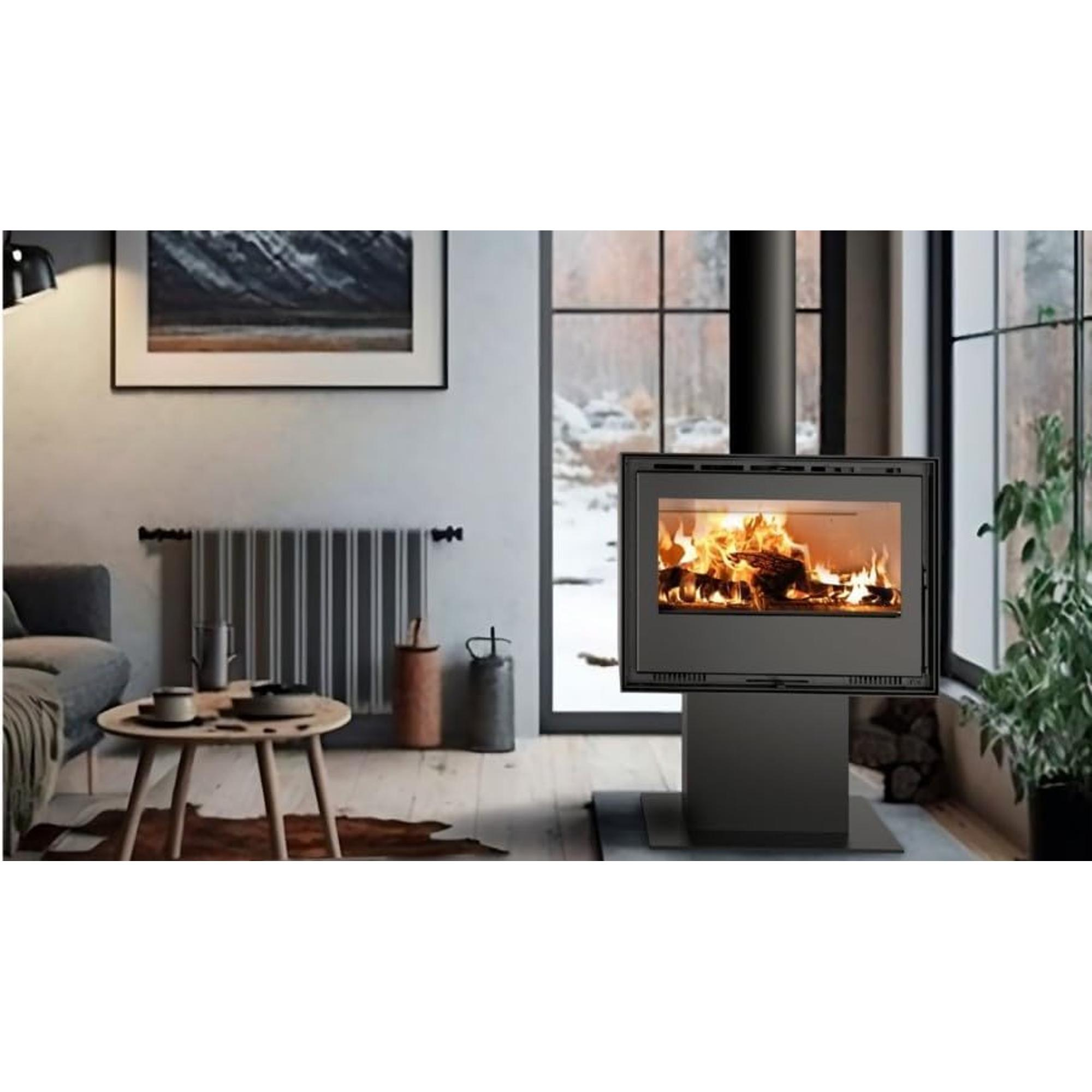 Una chimenea con fuego ardiendo en un salón moderno.