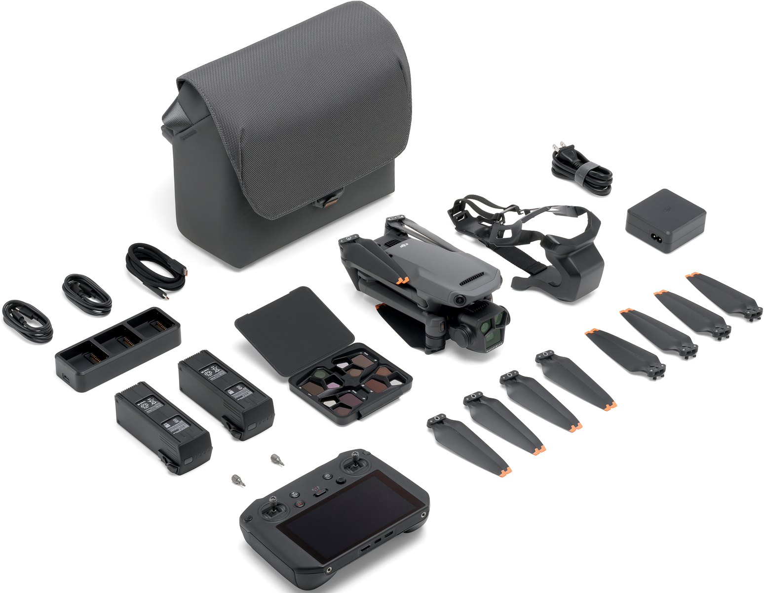 Kit drone con drone, custodia, batteria, eliche e accessori, tutto su sfondo bianco.