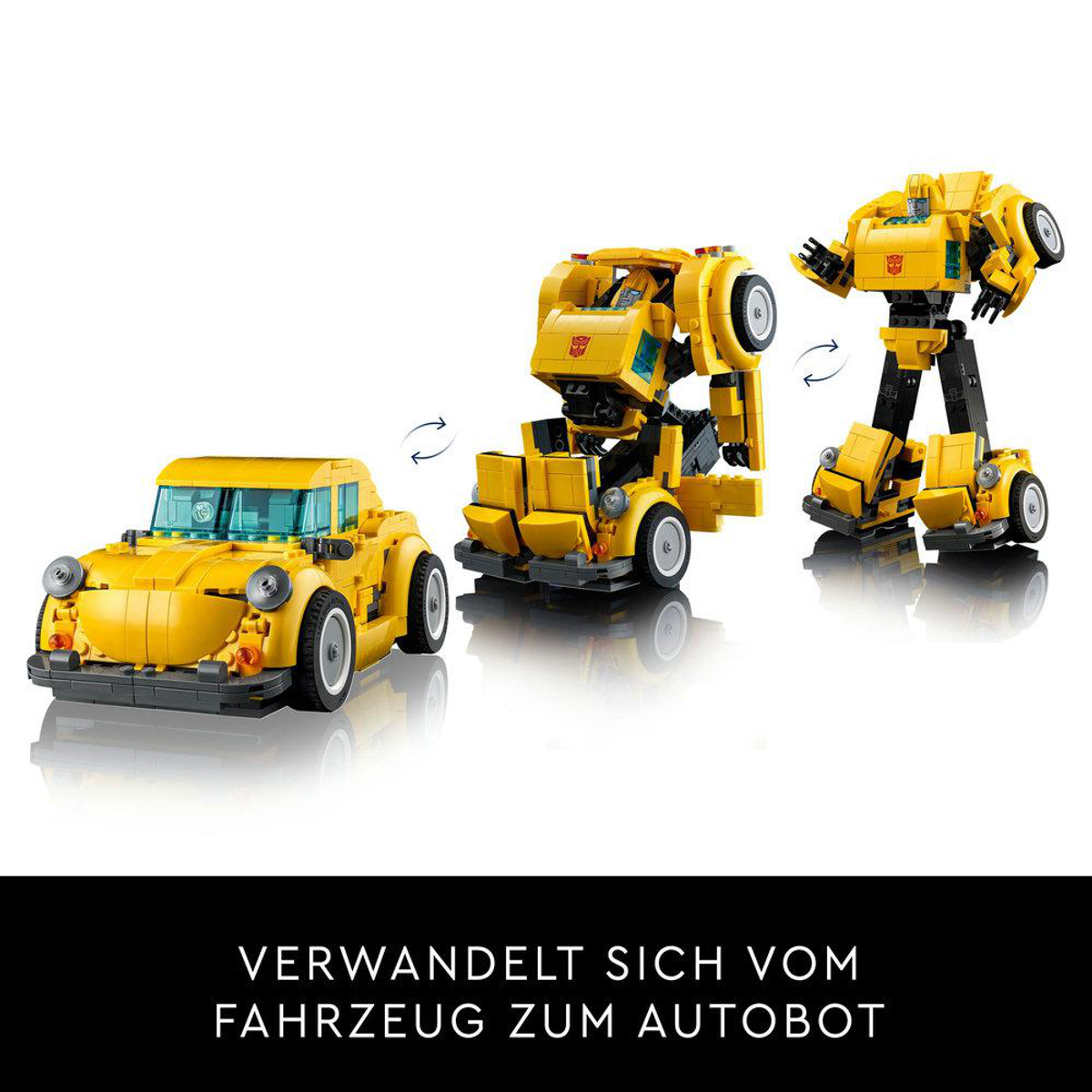 Żółty samochód Lego zmienia się w robota. Pokazano trzy etapy transformacji.