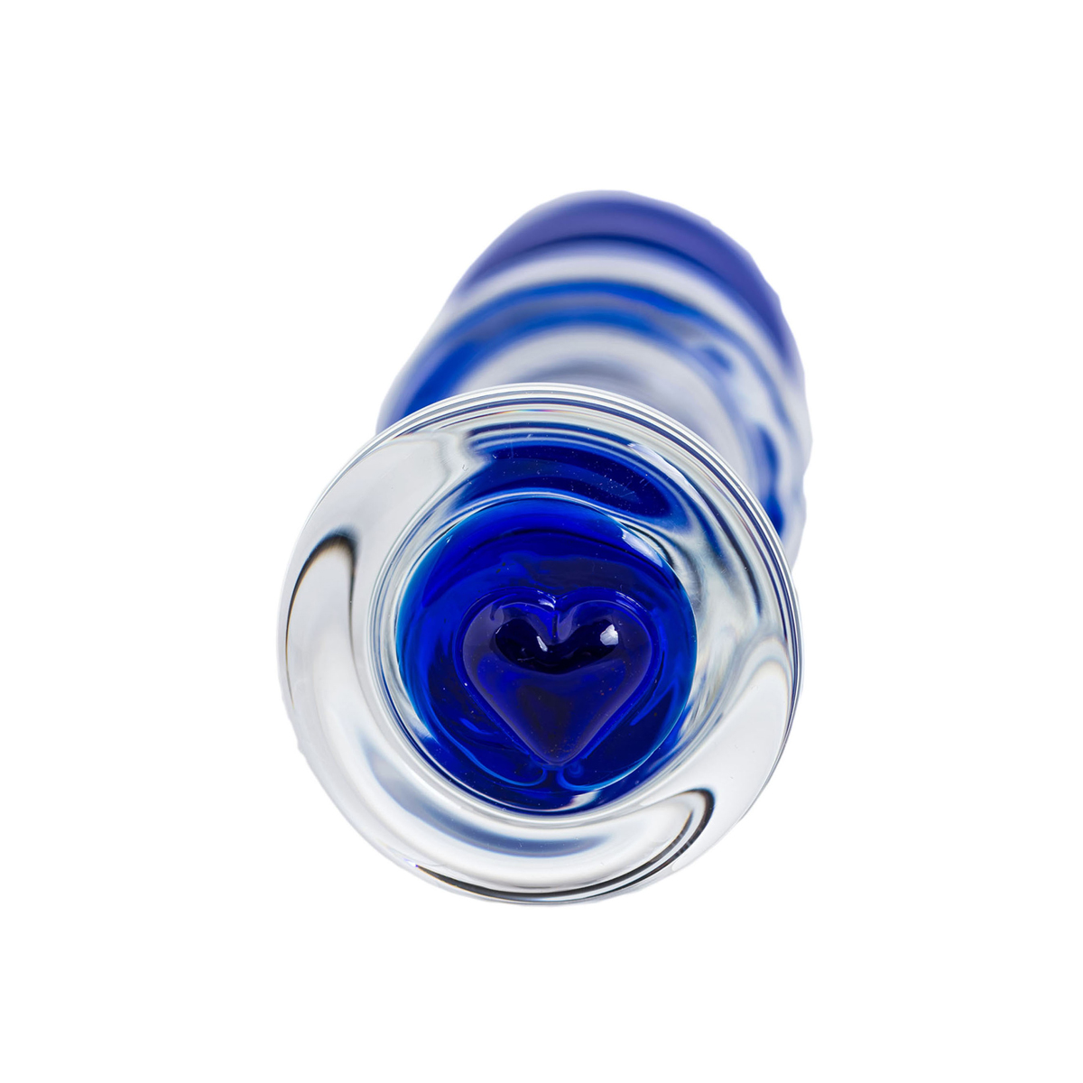 Sexspielzeug aus Glas, blaues herzförmiges Zentrum, klarer Sockel, auf weißem Hintergrund.