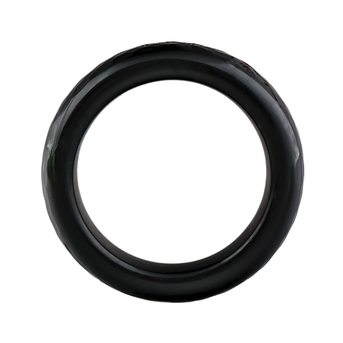 Schwarzer Ring, kreisförmig, glänzende Oberfläche, isoliert auf weißem Grund.