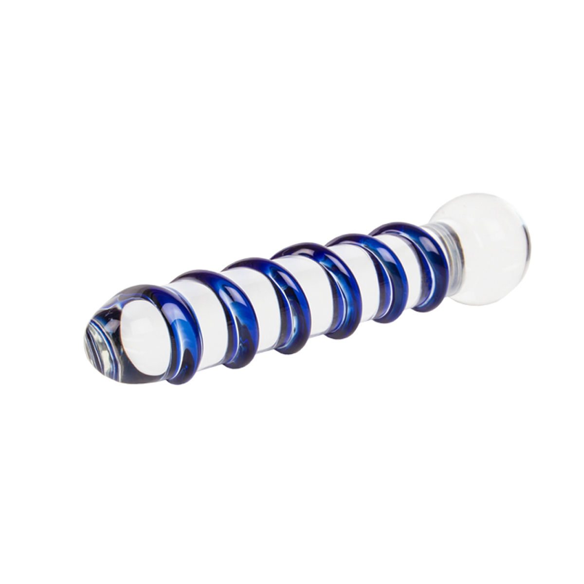Ein Glasdildo mit blauen Spiralringen und einer klaren Kugel auf weißem Hintergrund.