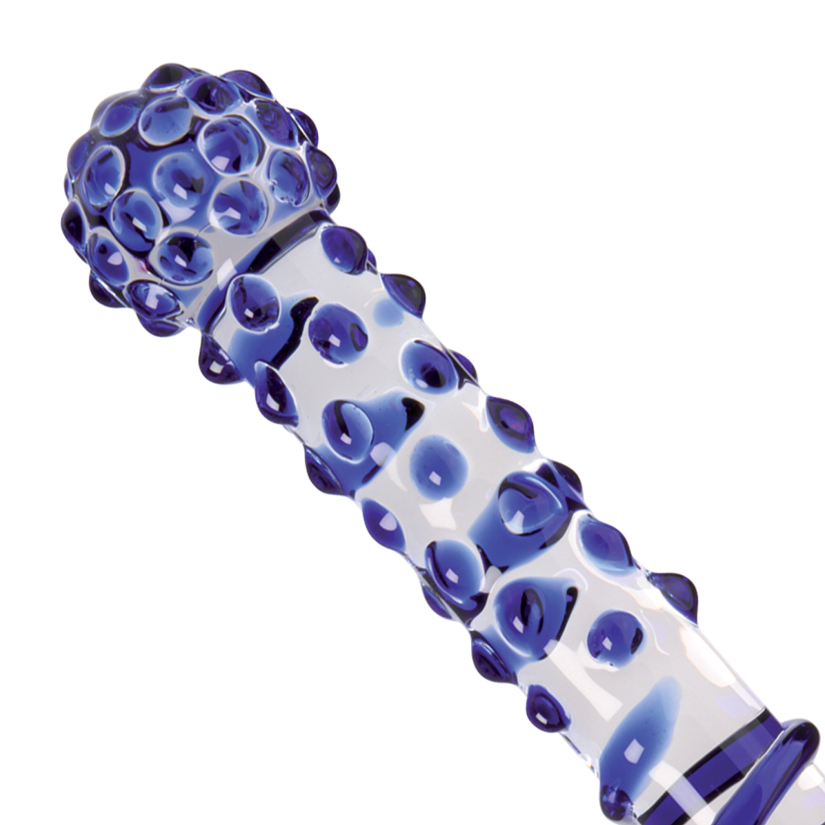 Ein blau-weißer Glas-Dildo mit einer unebenen Spitze. Es befindet sich auf weißem Hintergrund.
