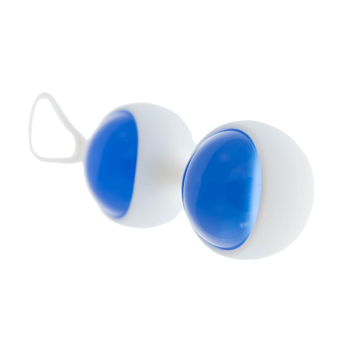 Zwei weiß-blaue Vaginalkugeln. Sie sind auf weißem Hintergrund.