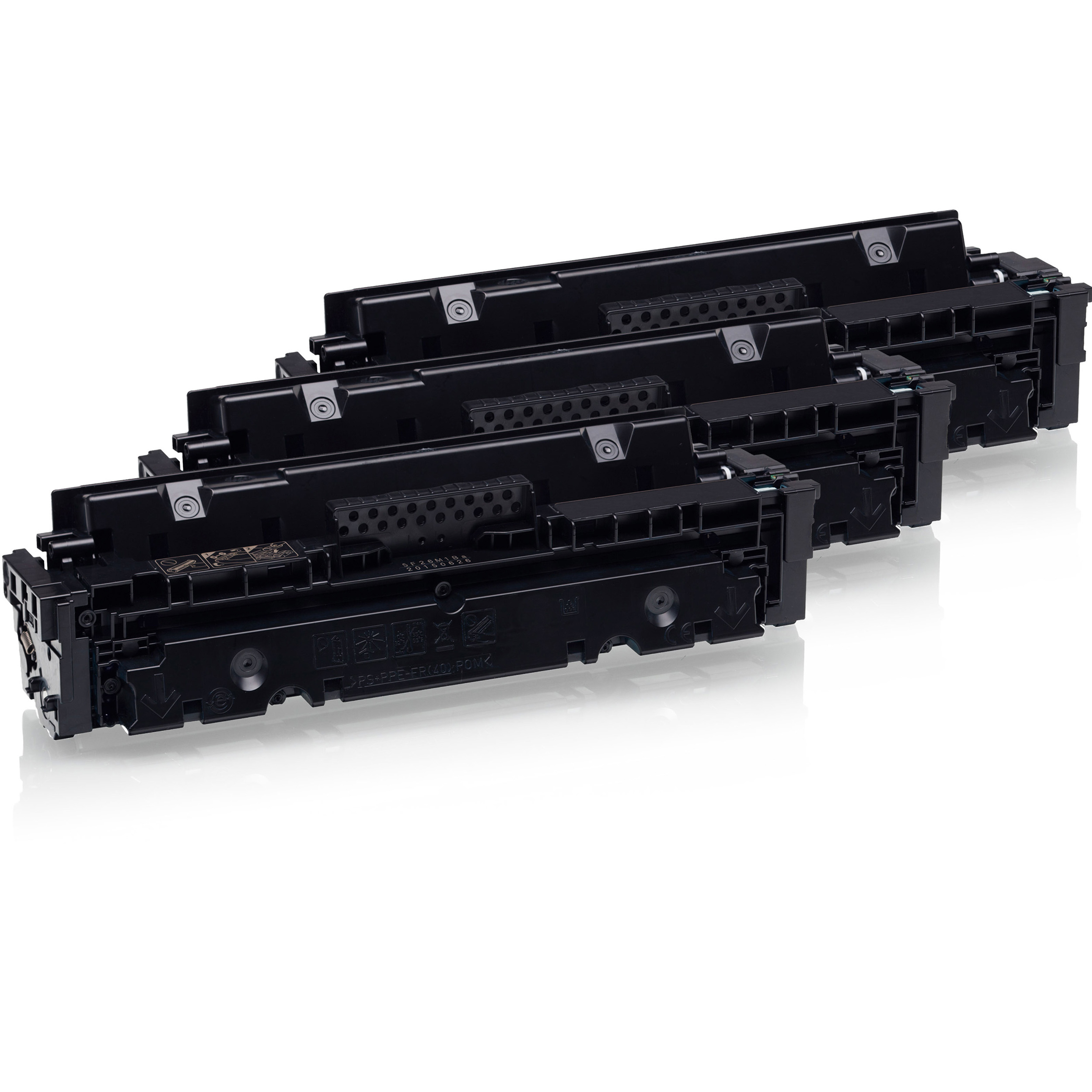 Quattro cartucce toner nere, sfondo bianco, vista angolata.