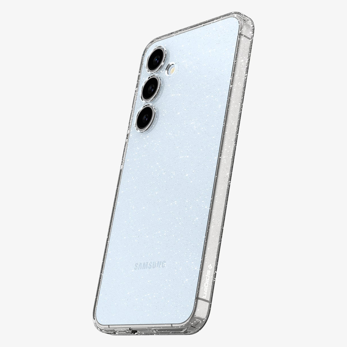 Un téléphone blanc avec trois caméras et un étui transparent à paillettes. Le téléphone est incliné.