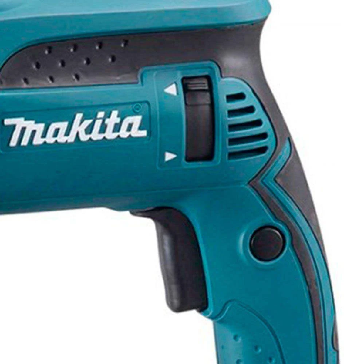 Eine türkisblaue und schwarze Makita-Bohrmaschine. Die Ansicht ist eine Nahaufnahme.