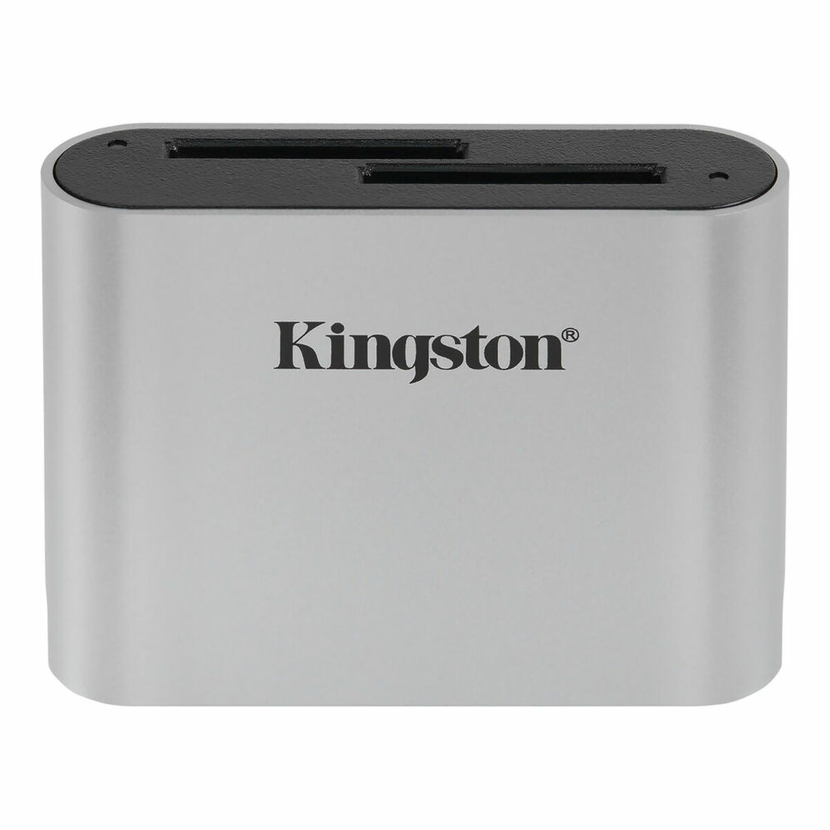 Silberner Kingston Kartenleser mit zwei Kartensteckplätzen. Das Kingston-Logo ist gut sichtbar auf der Vorderseite.