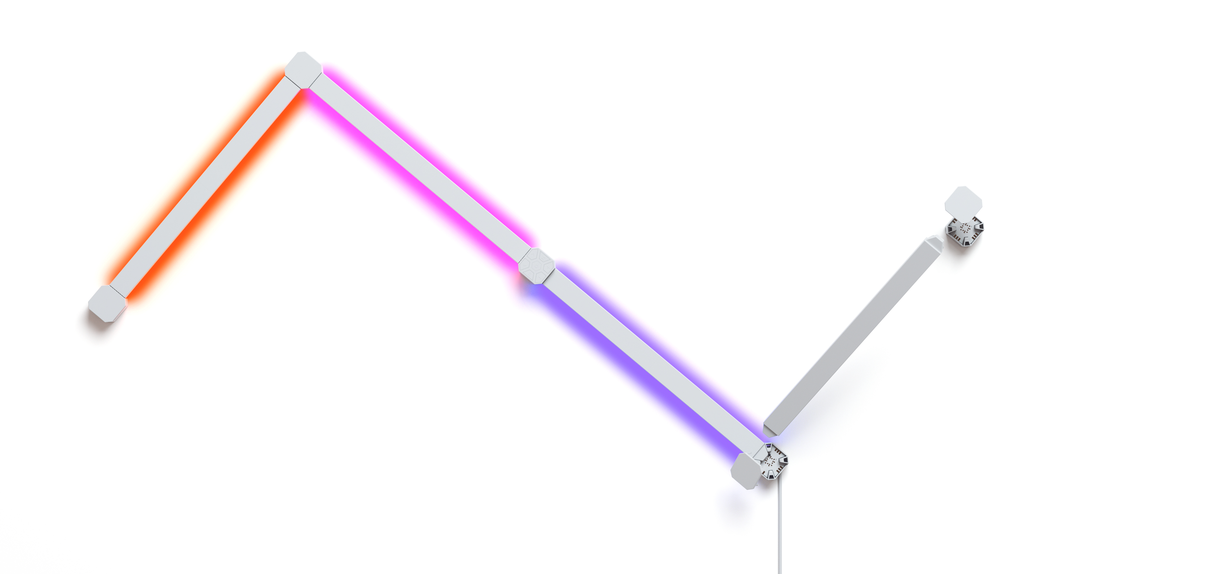 Installazione luminosa geometrica con colori arancione, rosa e viola.