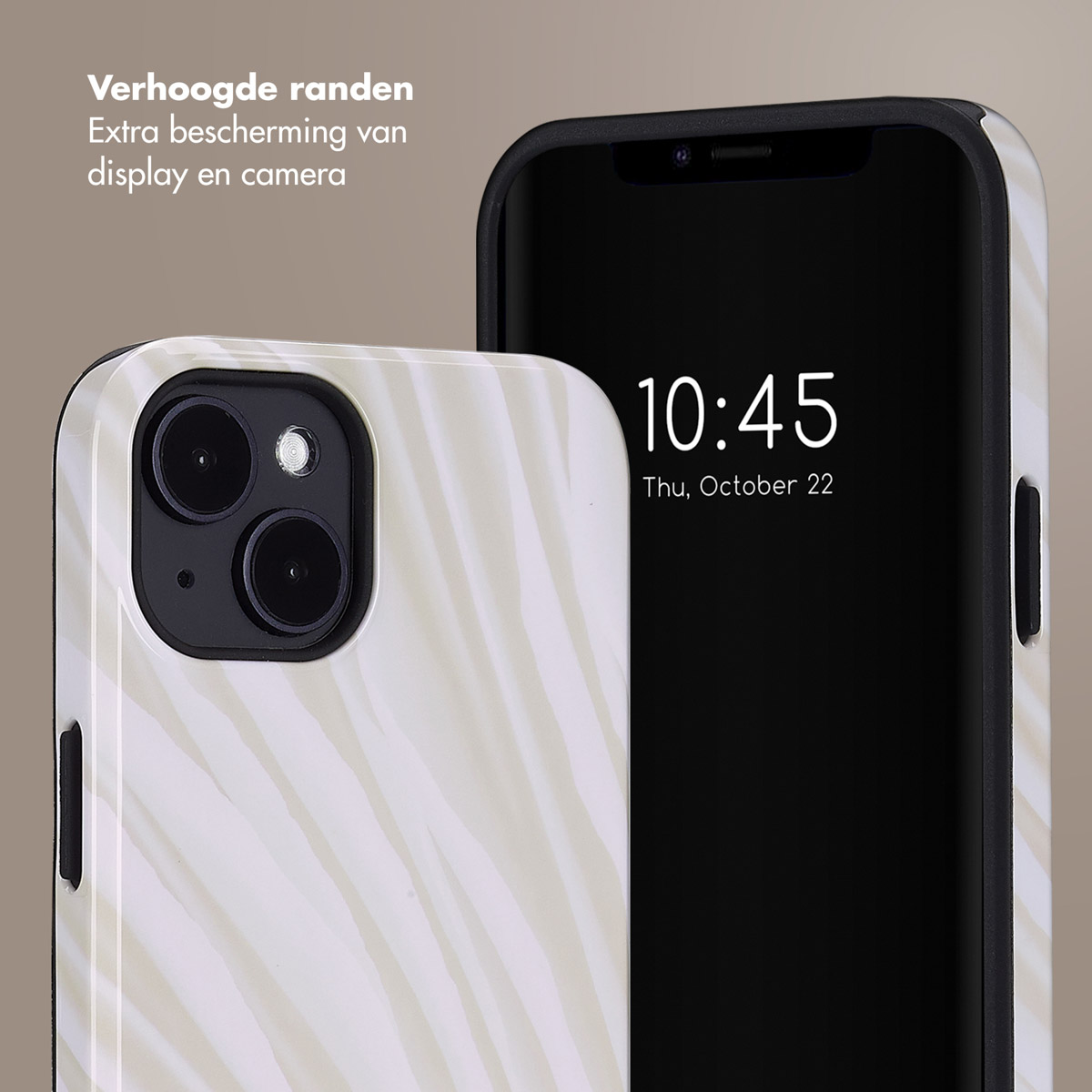 Twee telefoons met hoesjes, één met datum en tijd. Zebrastreepjes op de hoes.