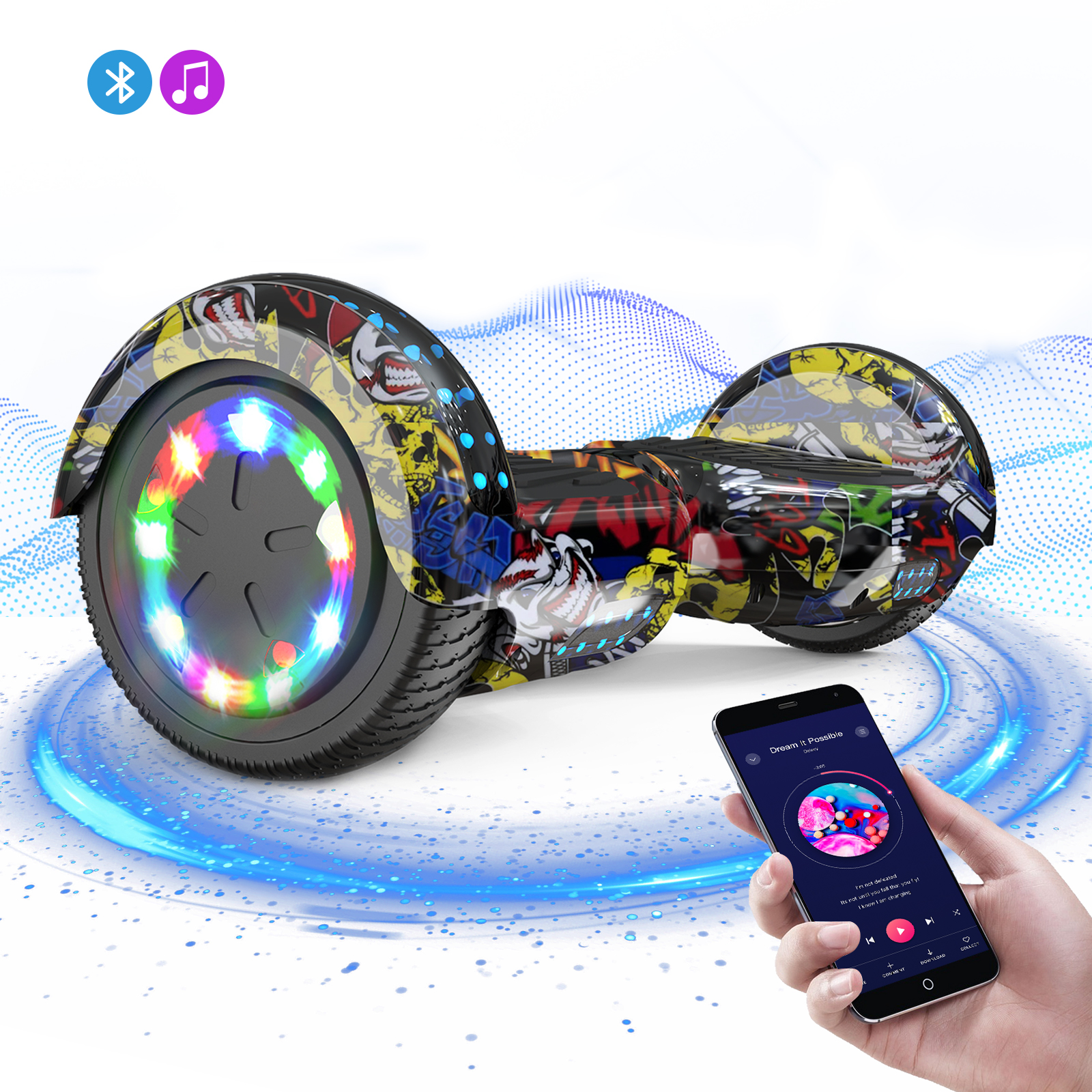 Ein Hoverboard mit bunten Lichtern. Eine Hand hält ein Telefon mit Musiksteuerung.