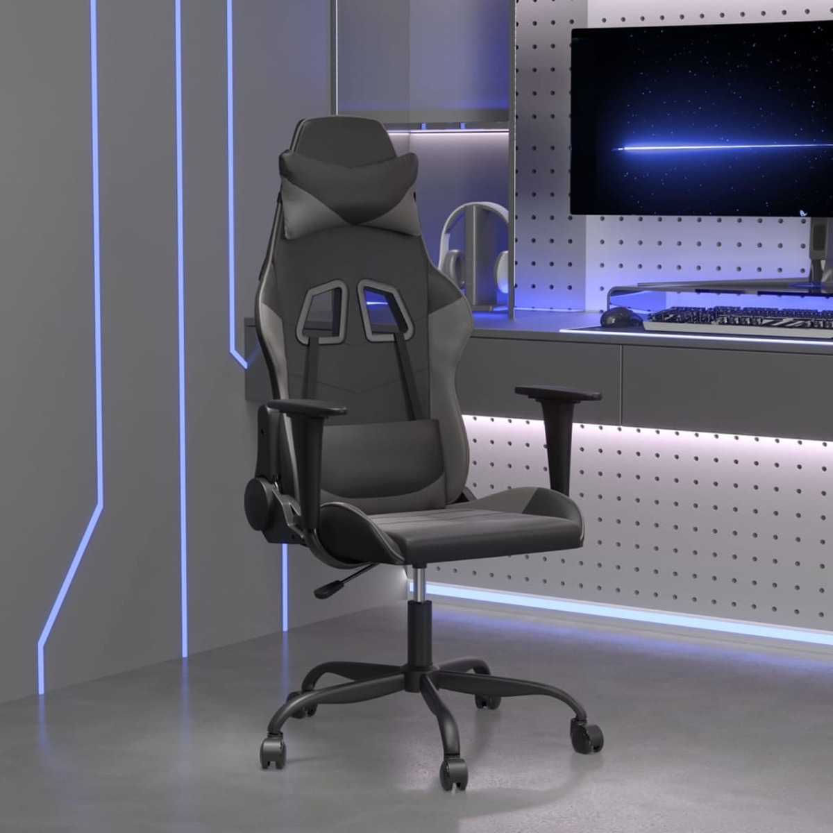 Gaming-Stuhl in einem Raum. Er ist schwarz und grau, mit hohem Rücken und Armlehnen.