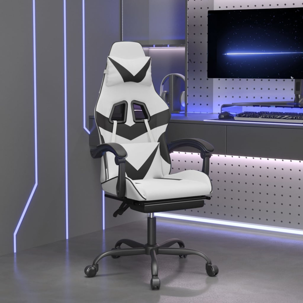 Weißer Gaming-Stuhl, Vorderansicht. Schwarz-weißes Design. Der Stuhl steht in einem Raum mit Neonlichtern.
